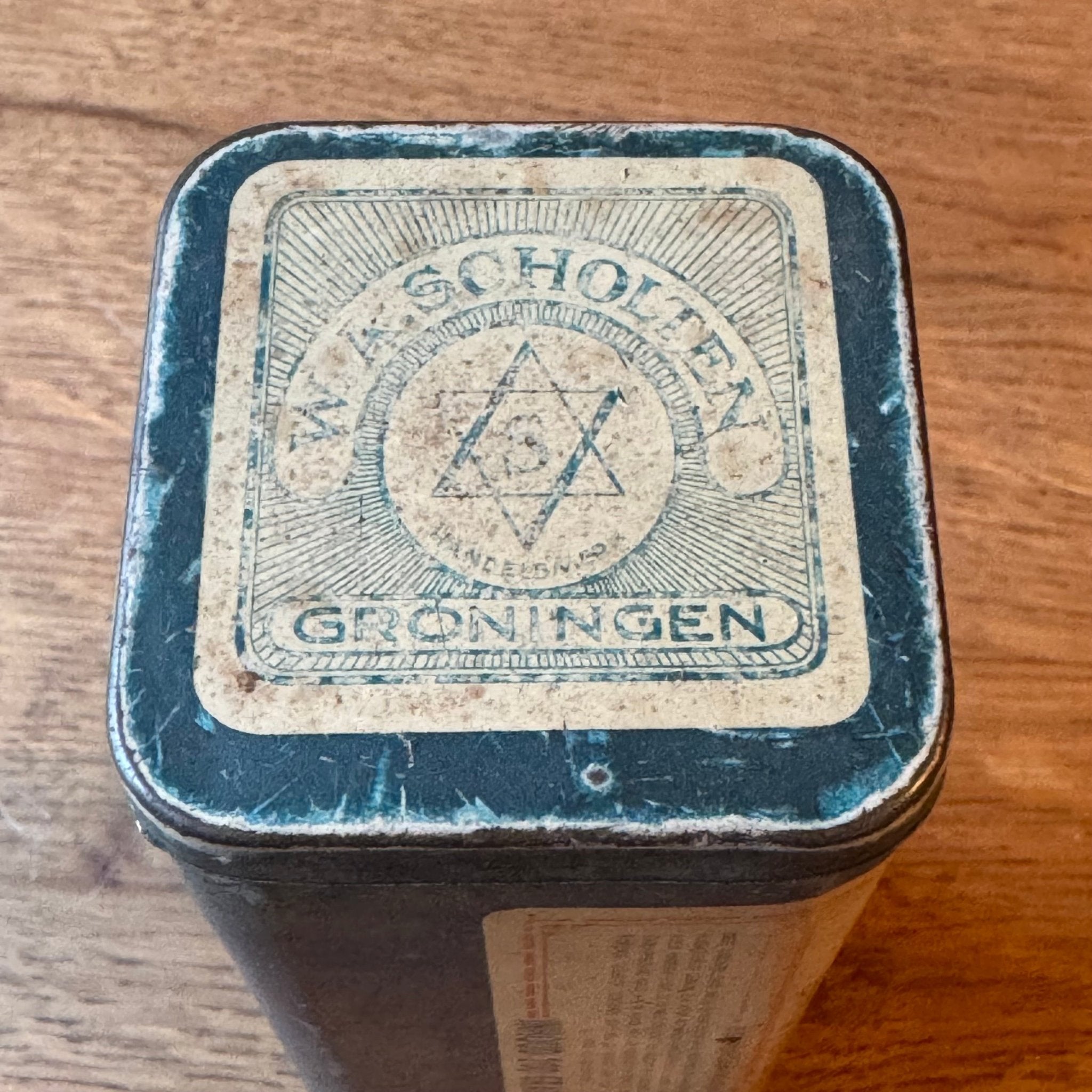 Antiek Aardappelsago Blik – W.A. Scholten Groningen - The Collectionist