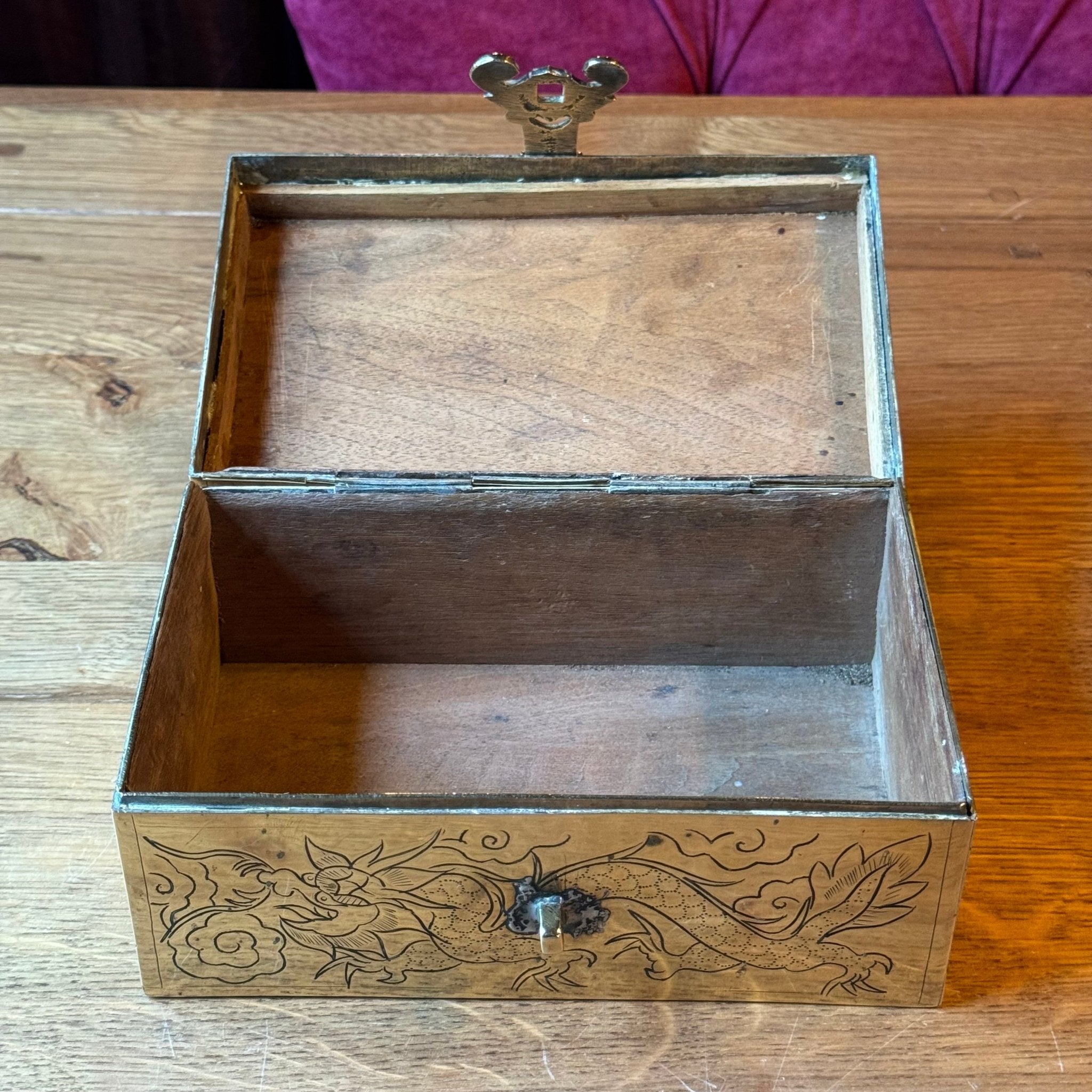 Antiek Chinees koperen opbergkistje met gegraveerde draak - The Collectionist