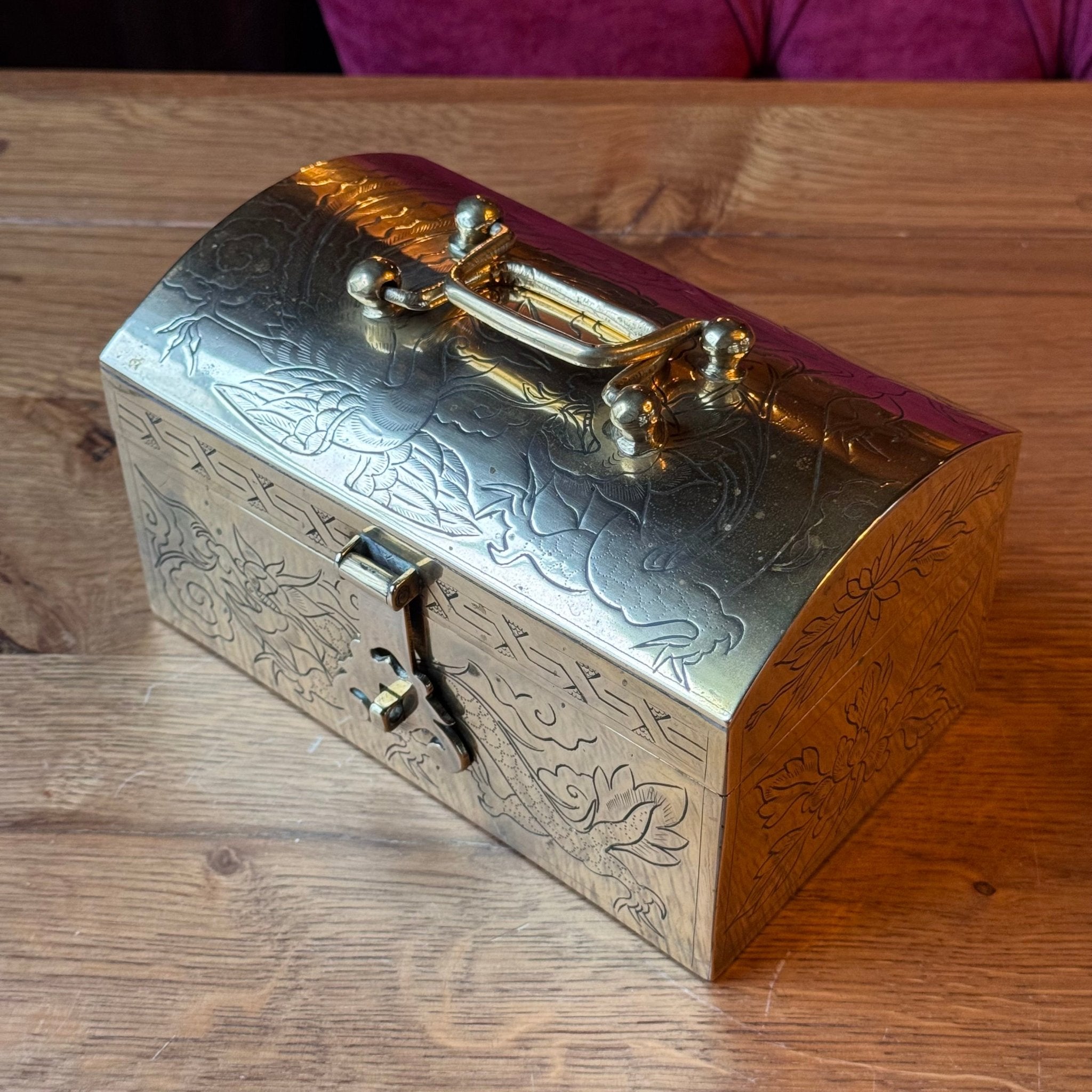 Antiek Chinees koperen opbergkistje met gegraveerde draak - The Collectionist