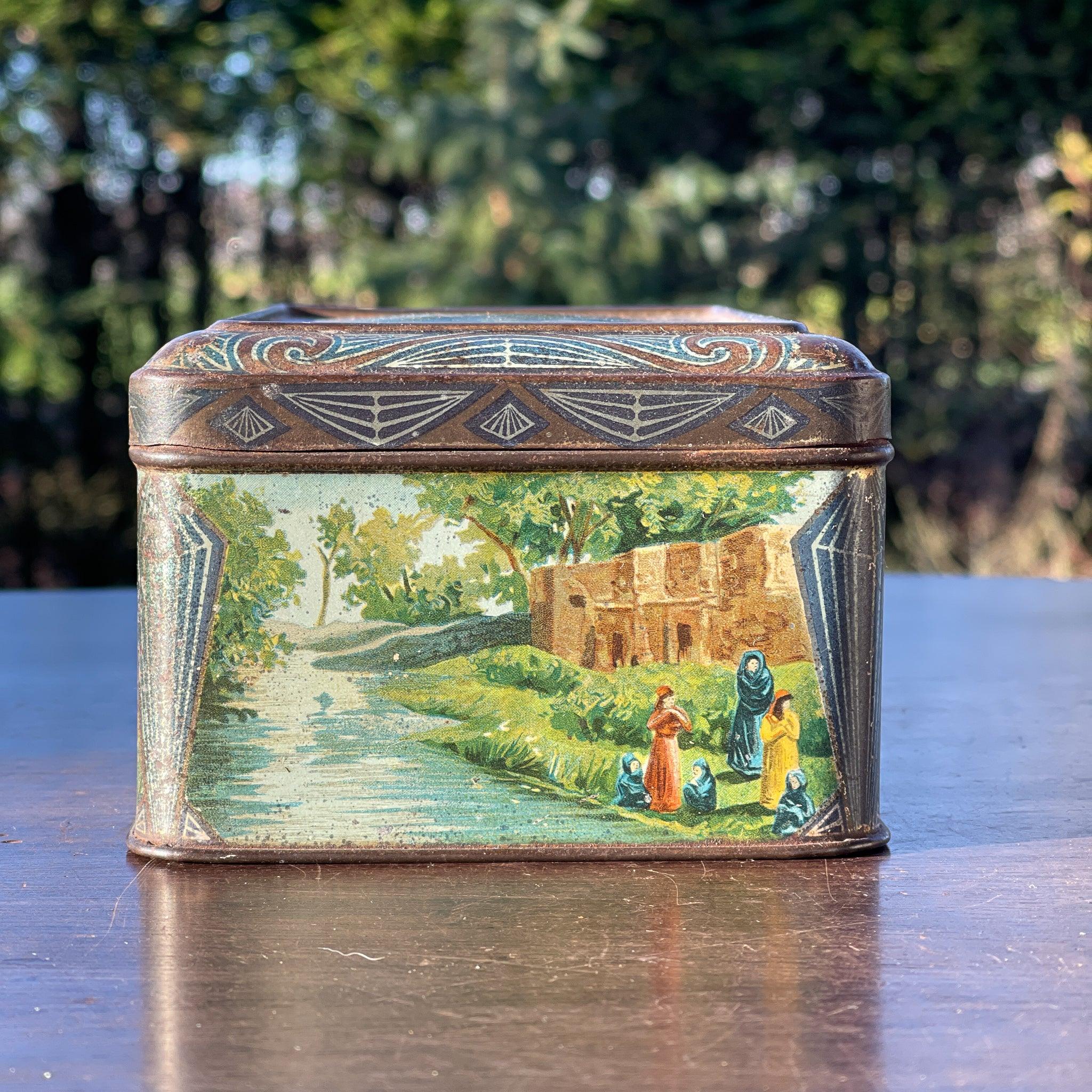 Antiek rechthoekig metalen blik met scharnierdeksel en landschapsdecor - The Collectionist