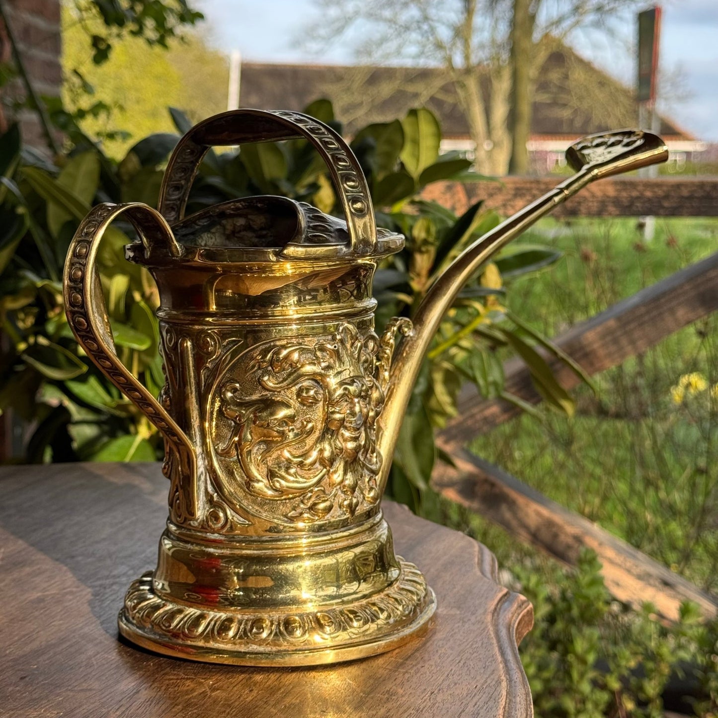 Antieke Messing Gieter - The Collectionist