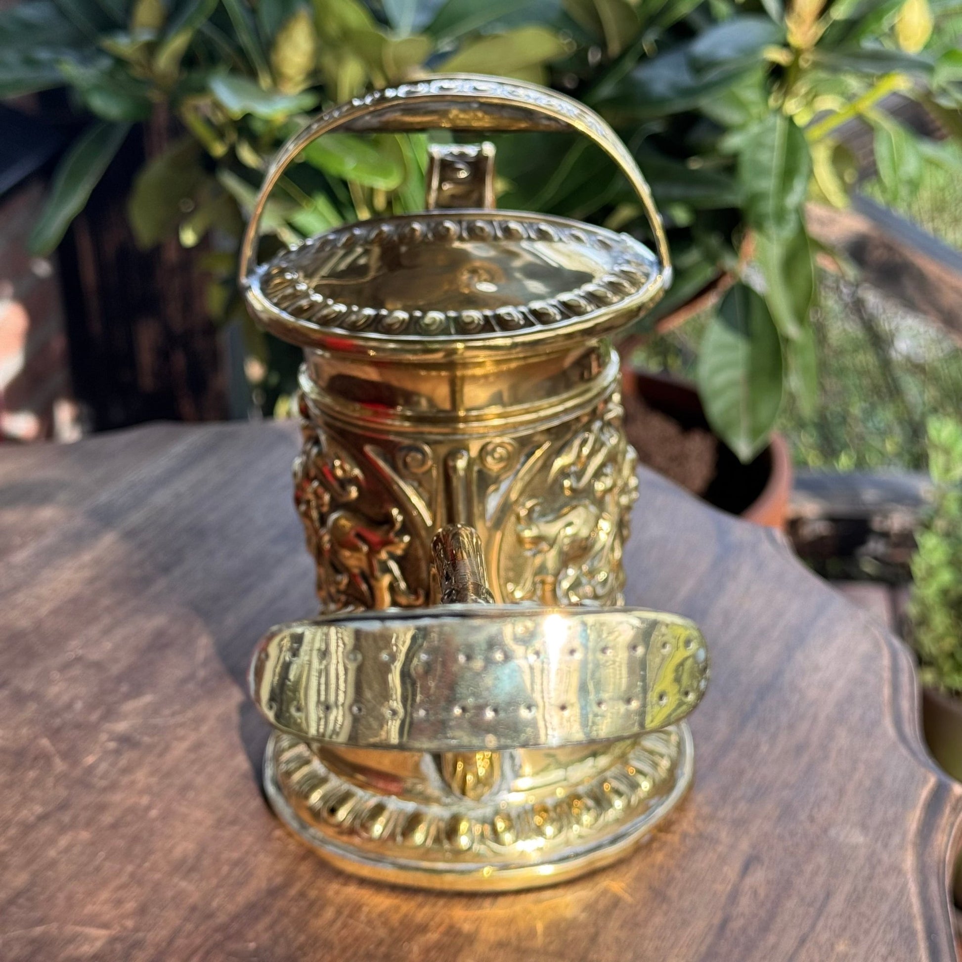 Antieke Messing Gieter - The Collectionist