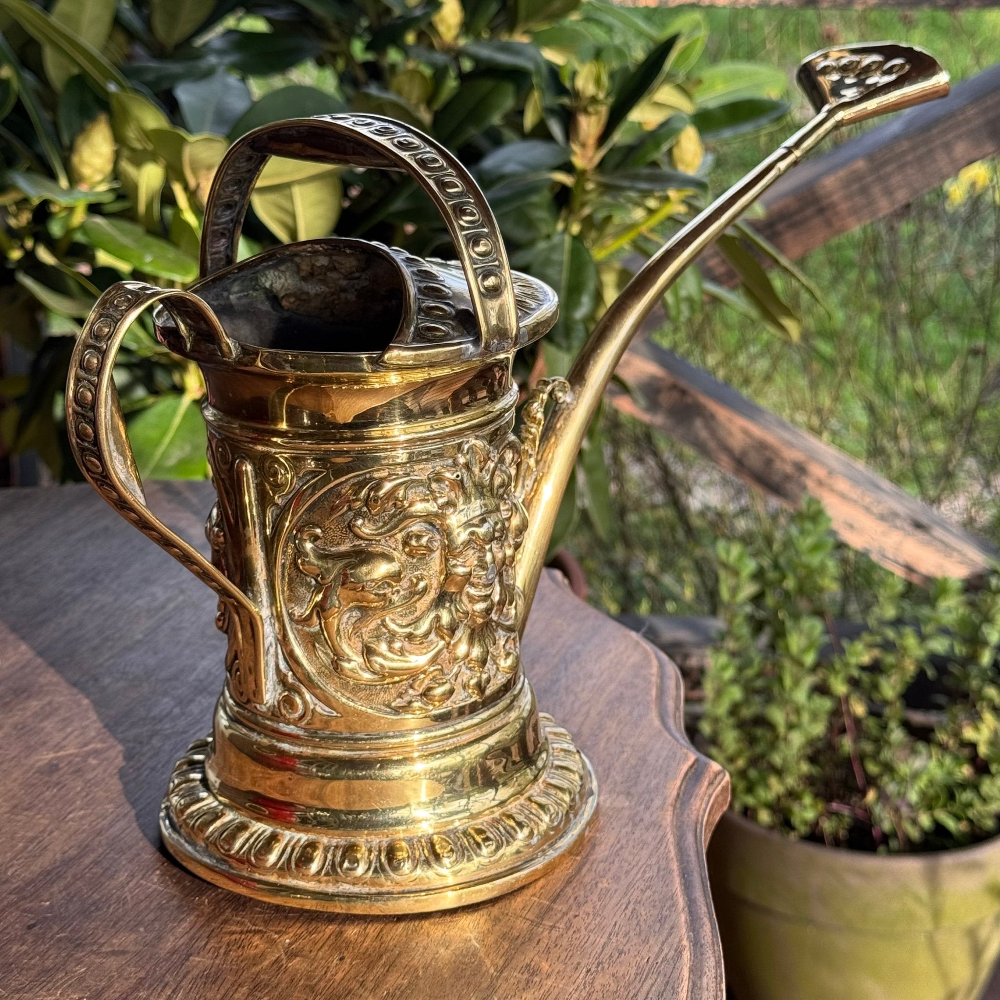 Antieke Messing Gieter - The Collectionist