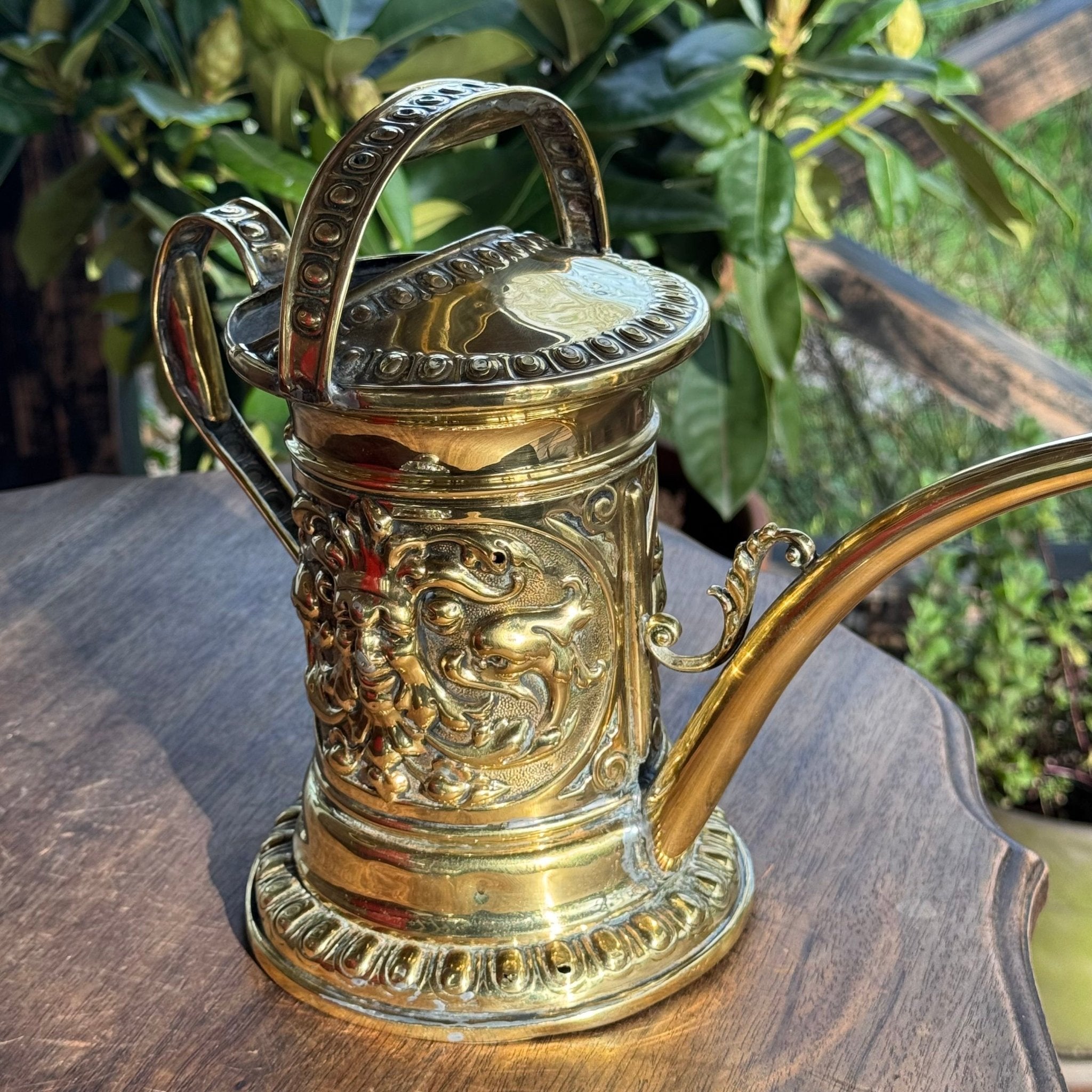 Antieke Messing Gieter - The Collectionist