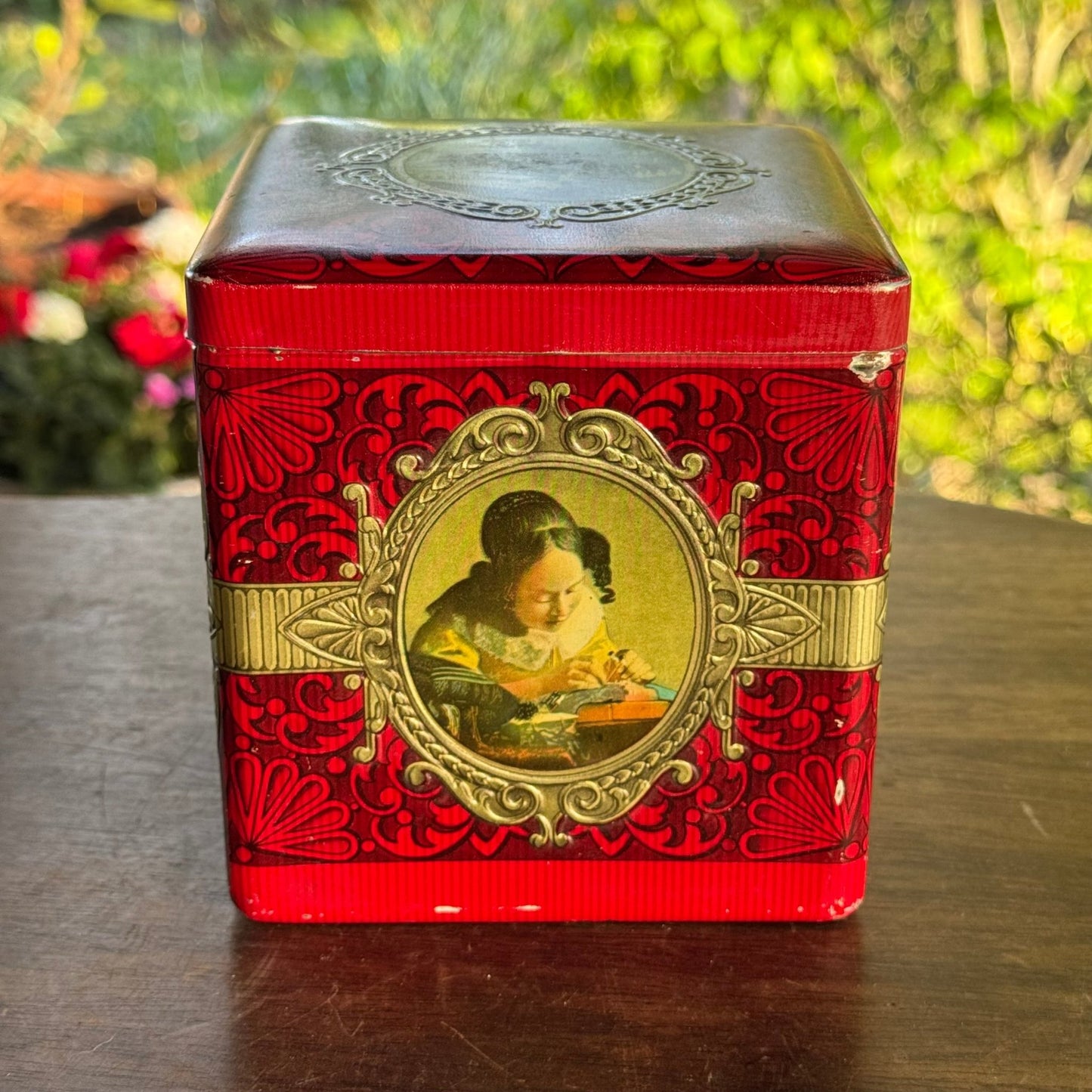 Blik met afbeeldingen van schilderijen van Pieter de Hooch, Frans Hals, Rembrandt, A. van Dijck. - The Collectionist