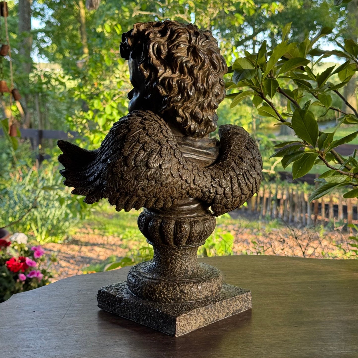 Buste Engel - The Collectionist