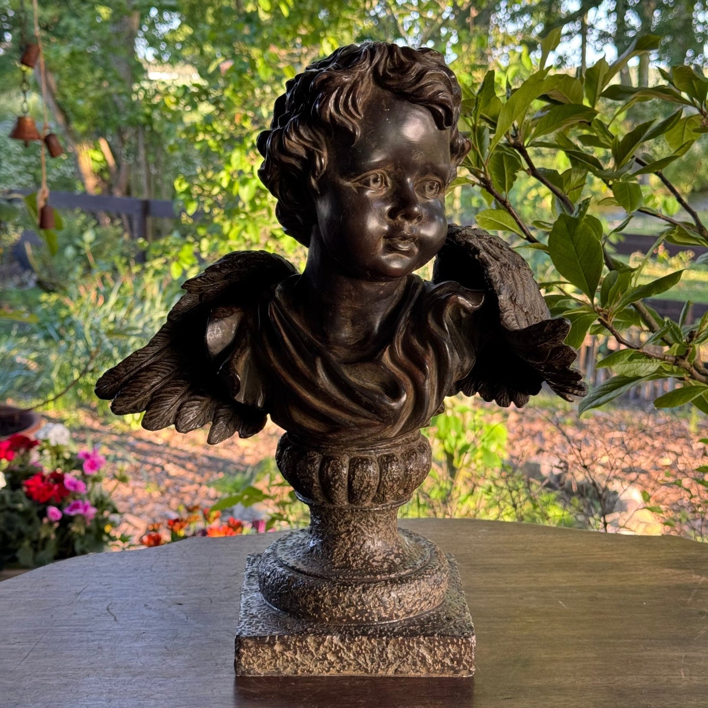 Buste Engel - The Collectionist