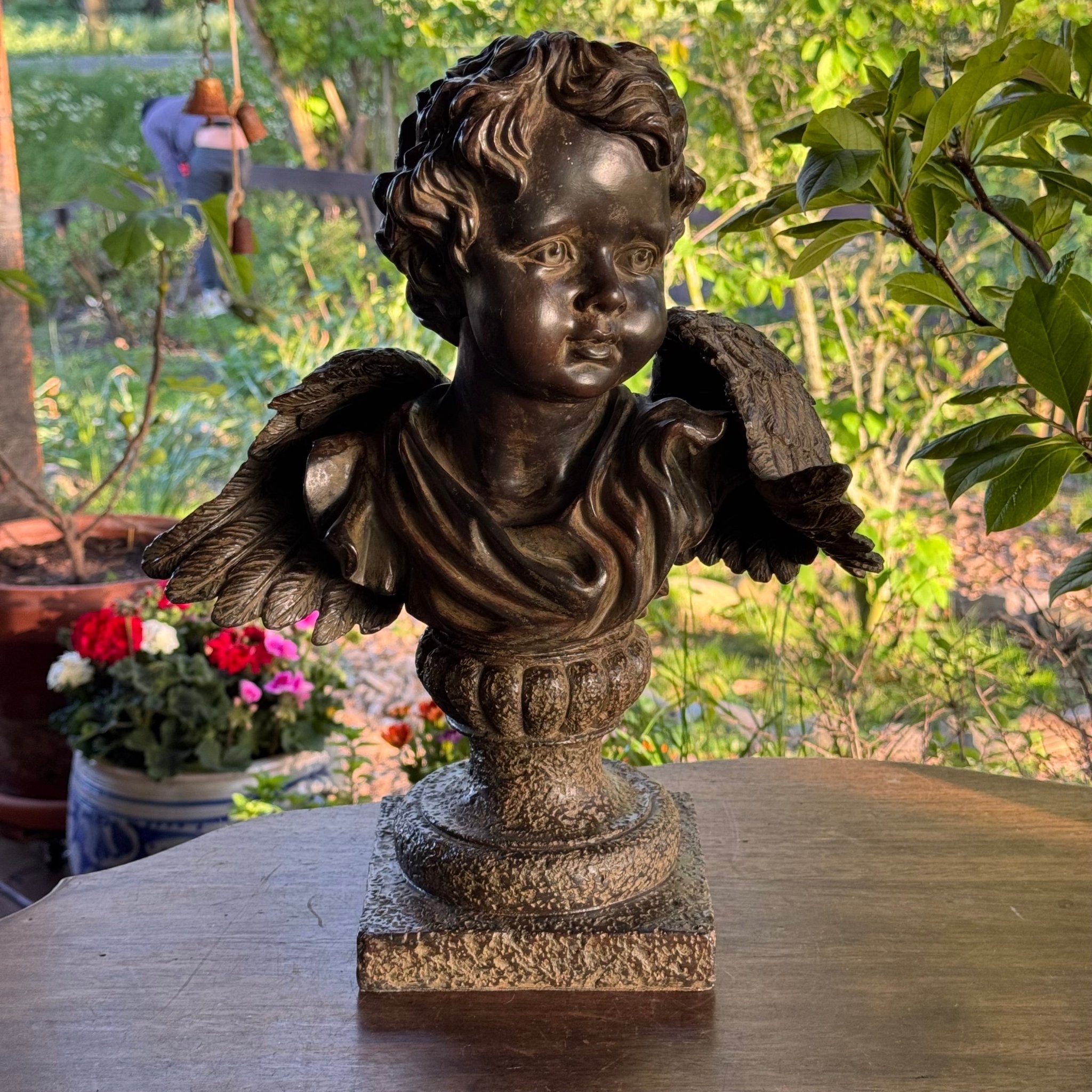 Buste Engel - The Collectionist