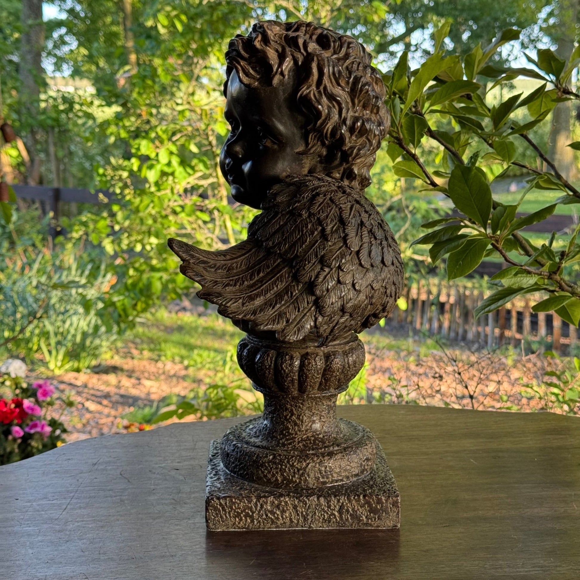 Buste Engel - The Collectionist