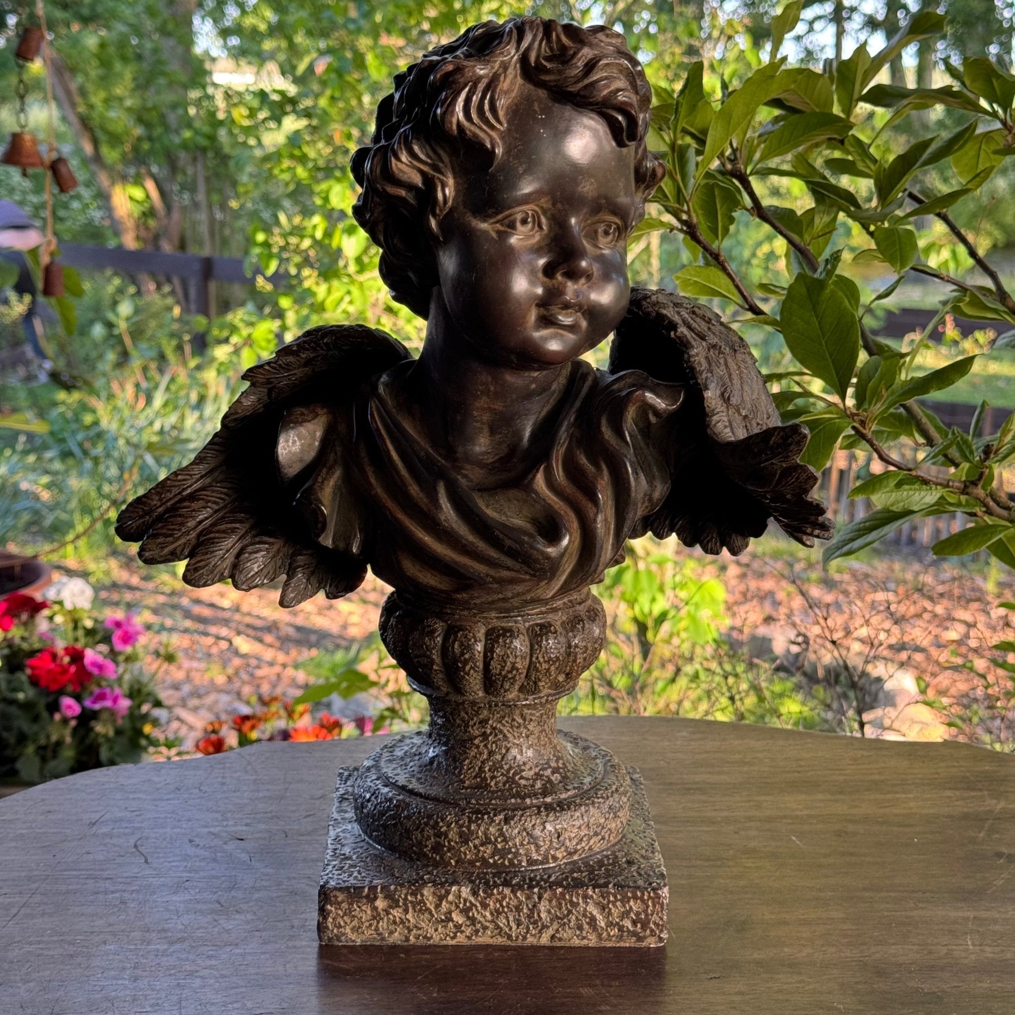 Buste Engel - The Collectionist