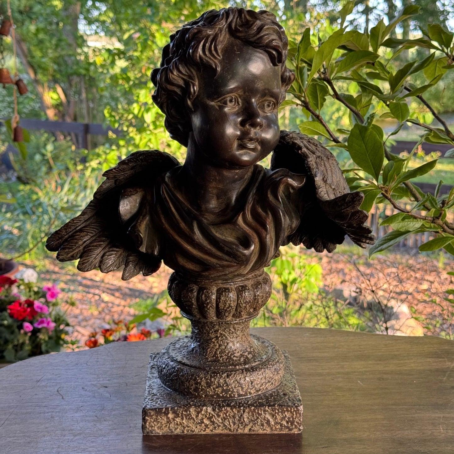 Buste Engel - The Collectionist