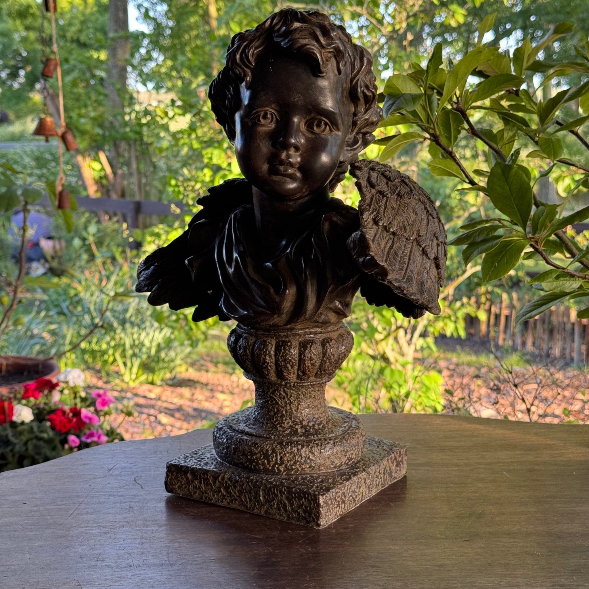 Buste Engel - The Collectionist