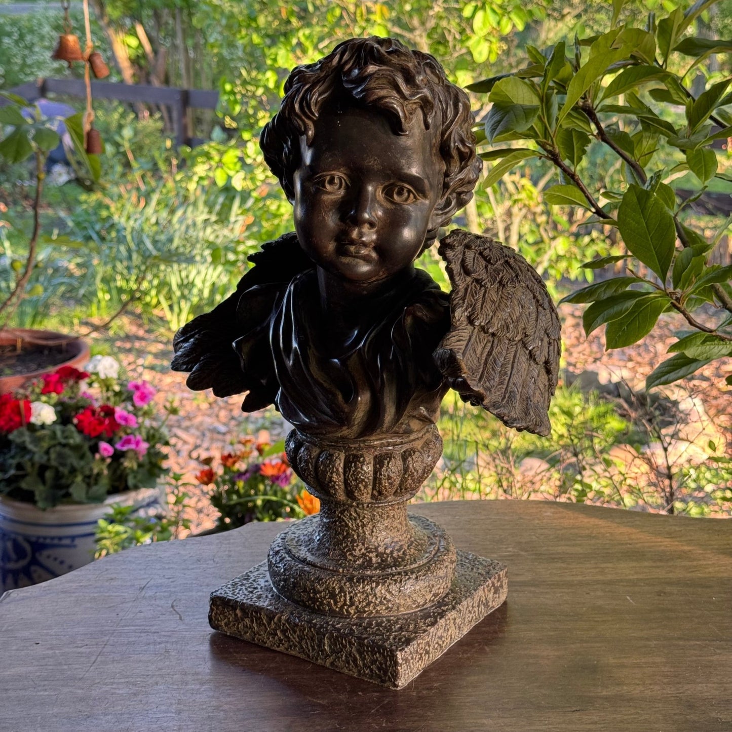 Buste Engel - The Collectionist