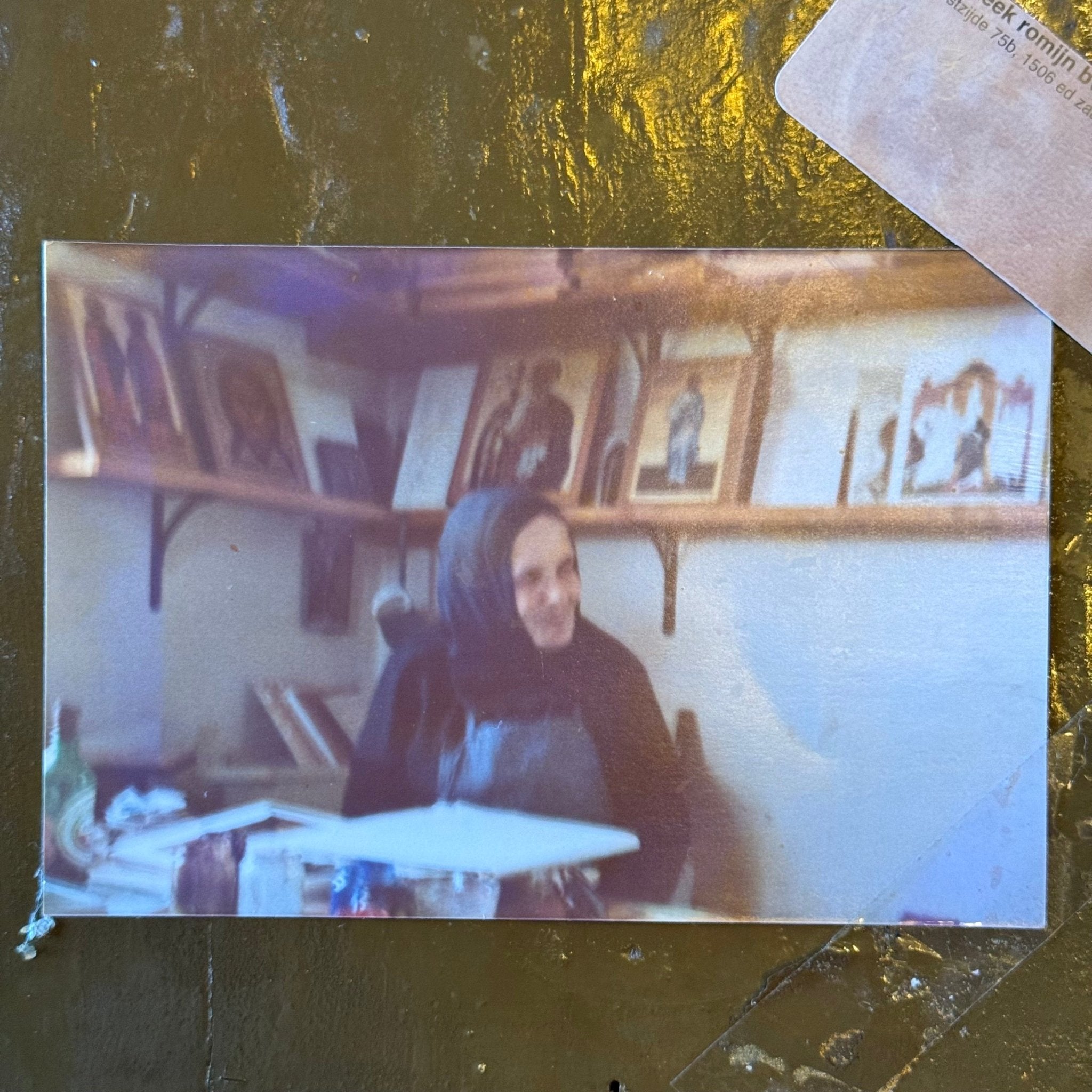 Byzantijnse Moeder Gods–icoon met bladgoud en atelierfoto Jeruzalem (1977) - The Collectionist