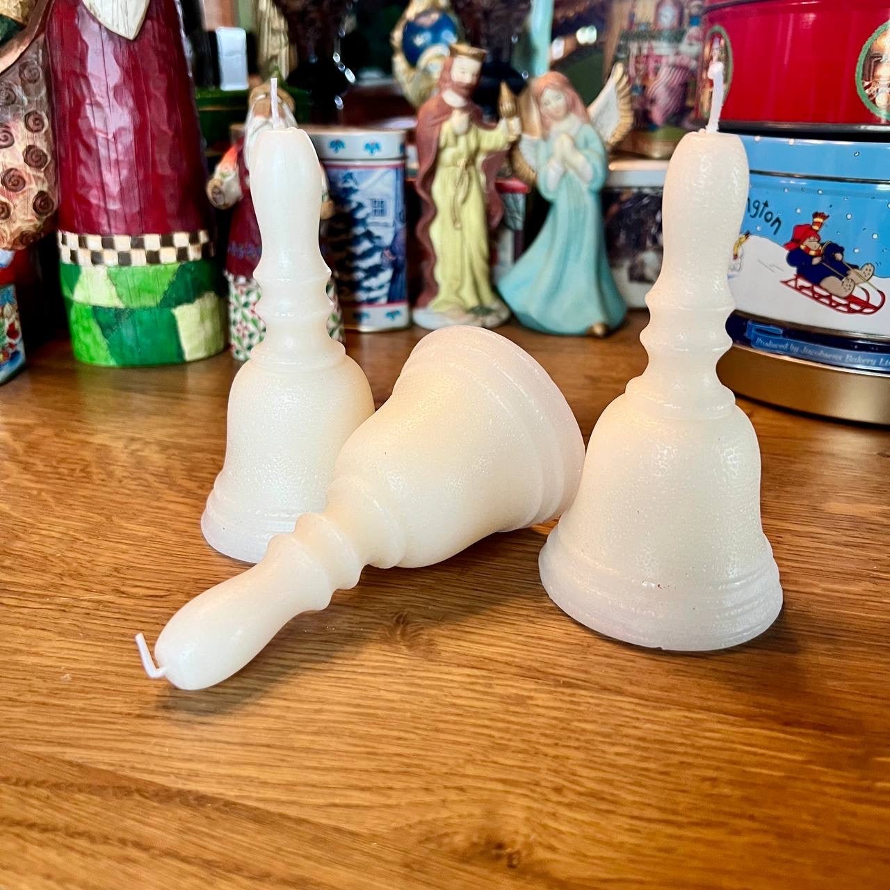 Drie Kaarsen In De Vorm Van Een Tafelbel - The Collectionist