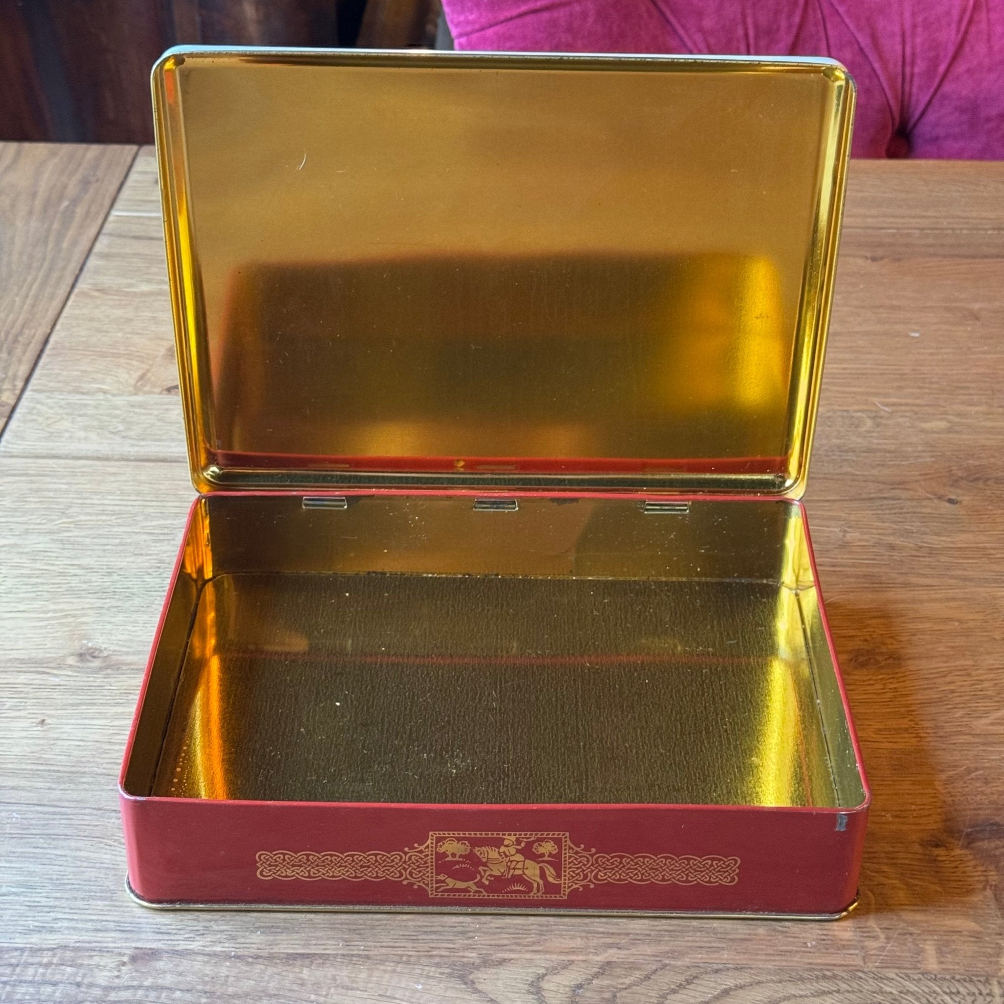 Groot Engels jachttafereel - blik in rood en goud, Great Britain - The Collectionist