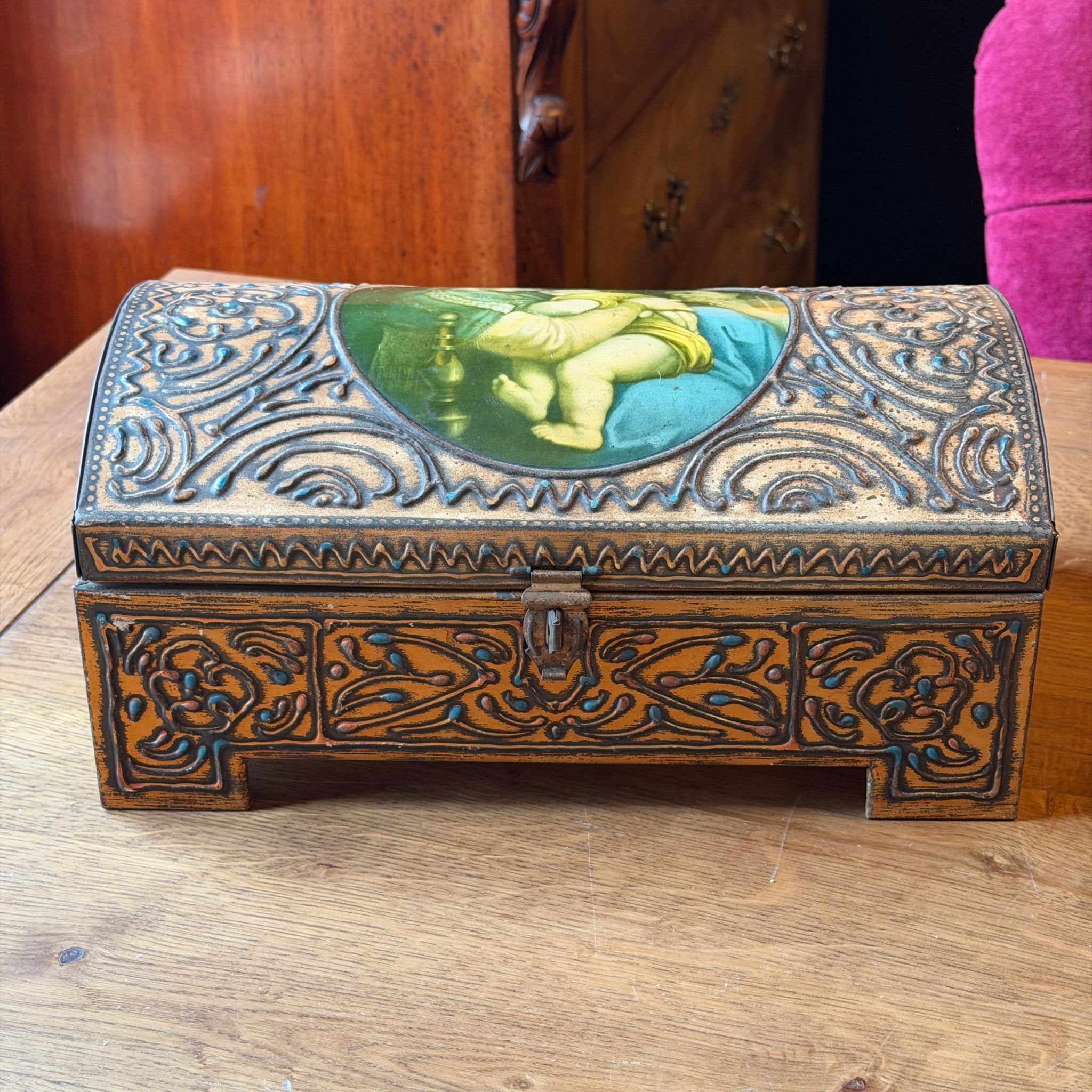 Groot reliëf blik met religieuze afbeelding – Madonna met kind - The Collectionist