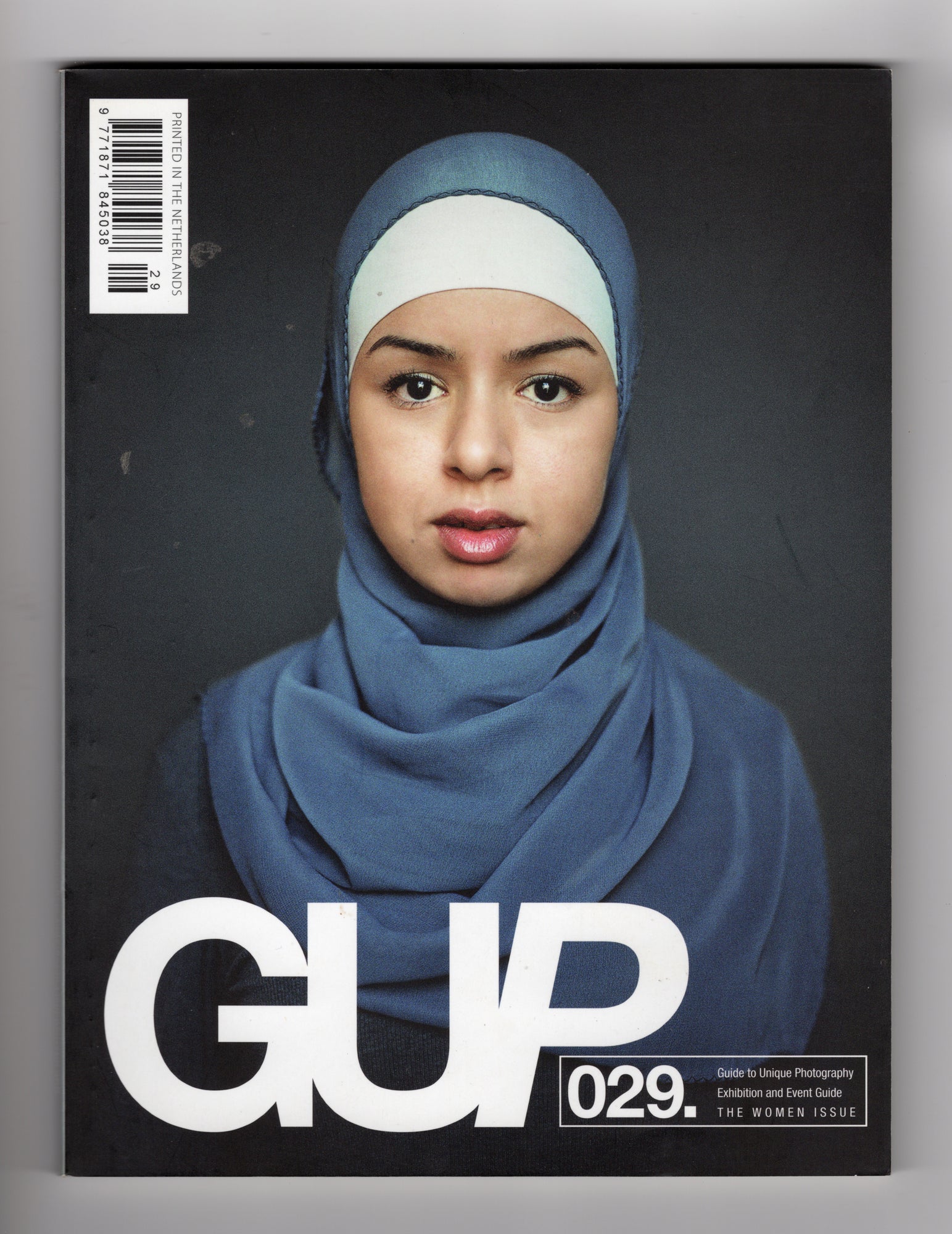 Achterkant GUP Magazine 029 The Women Issue uit 2011 met covers van Rineke Dijkstra en Willeke Duijvekam, en bijdragen van Susan Meiselas en Vanessa Winship.