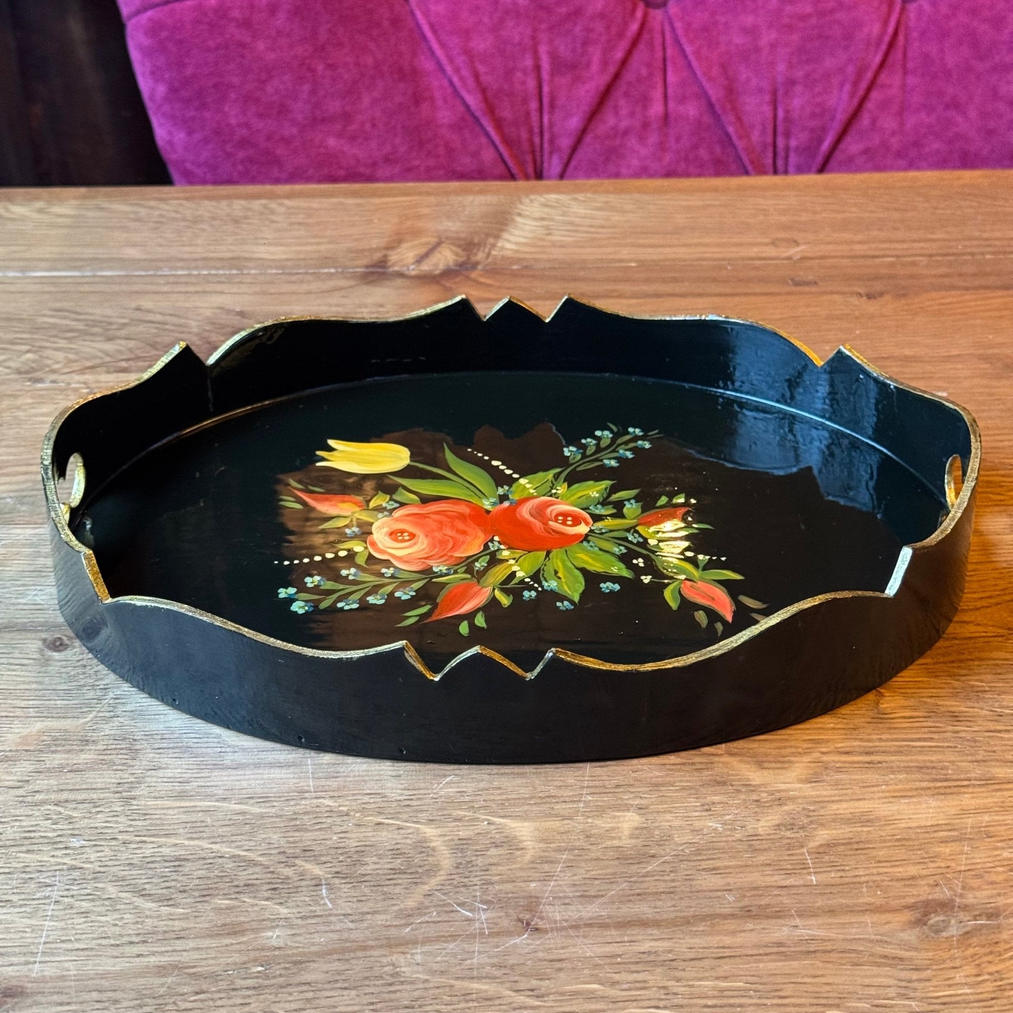 Handbeschilderd houten dienblad met bloemmotief en goudrand - The Collectionist