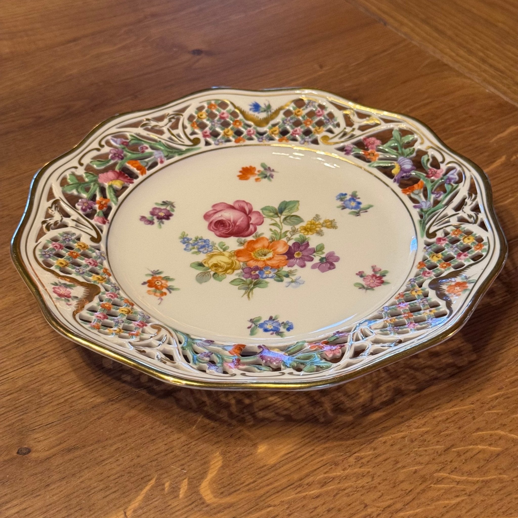 Handbeschilderde porseleinen bordenset van Schumann Arzberg, Duitsland, model ‘Vieux Meissen’ - The Collectionist
