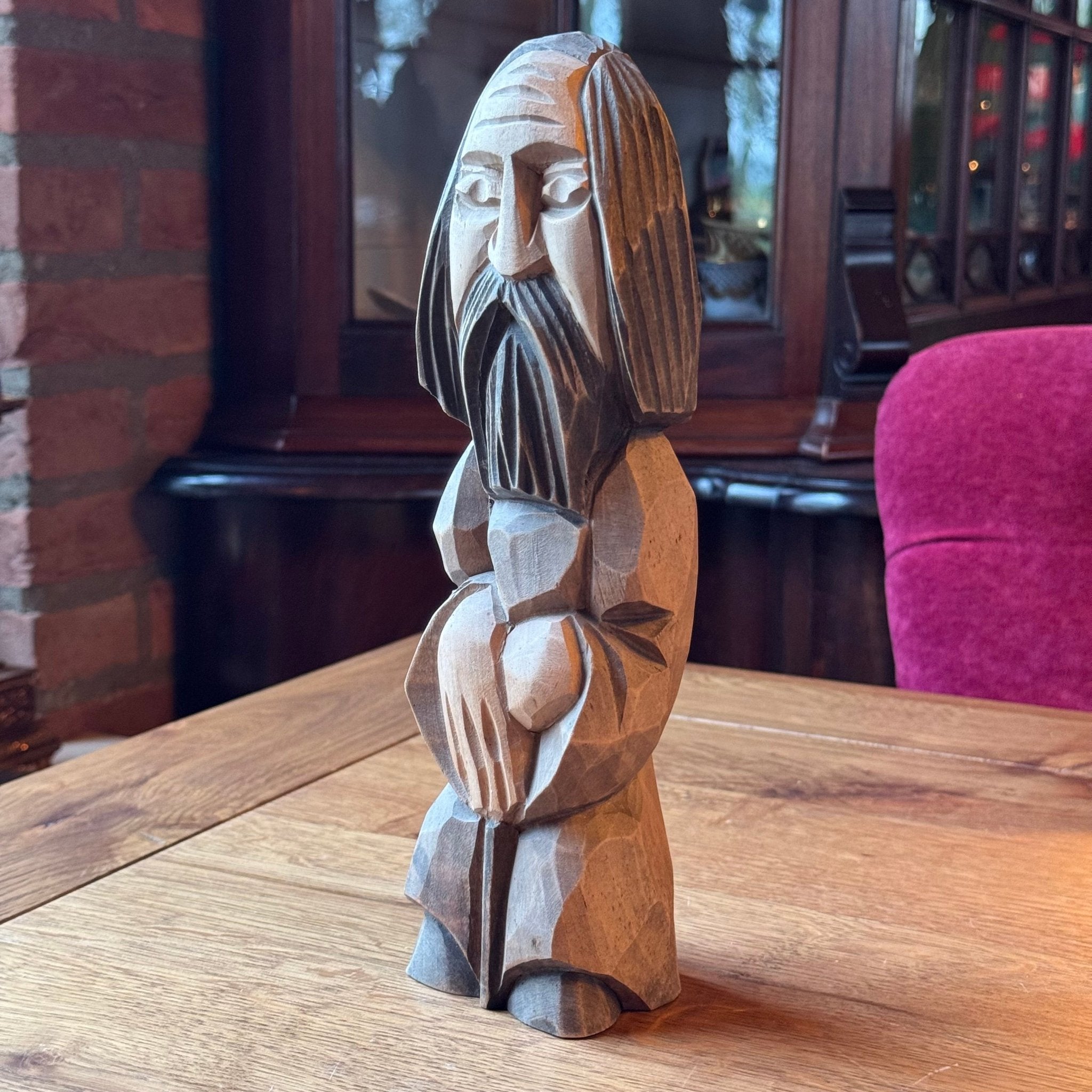 Handgesneden houten beeld van staande man met baard - The Collectionist