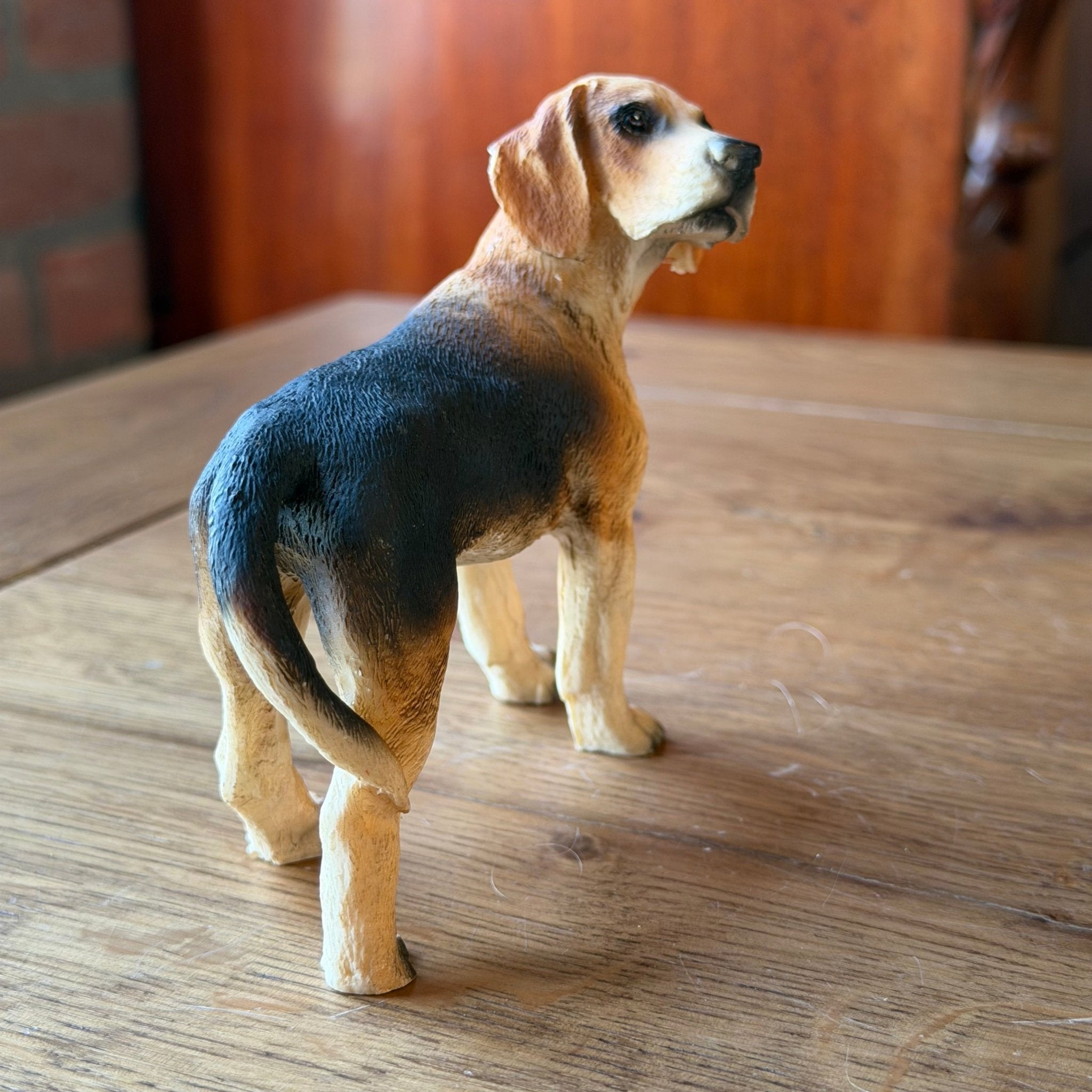 Hondensculptuur in beagle - stijl – handbeschilderd vintage beeld - The Collectionist