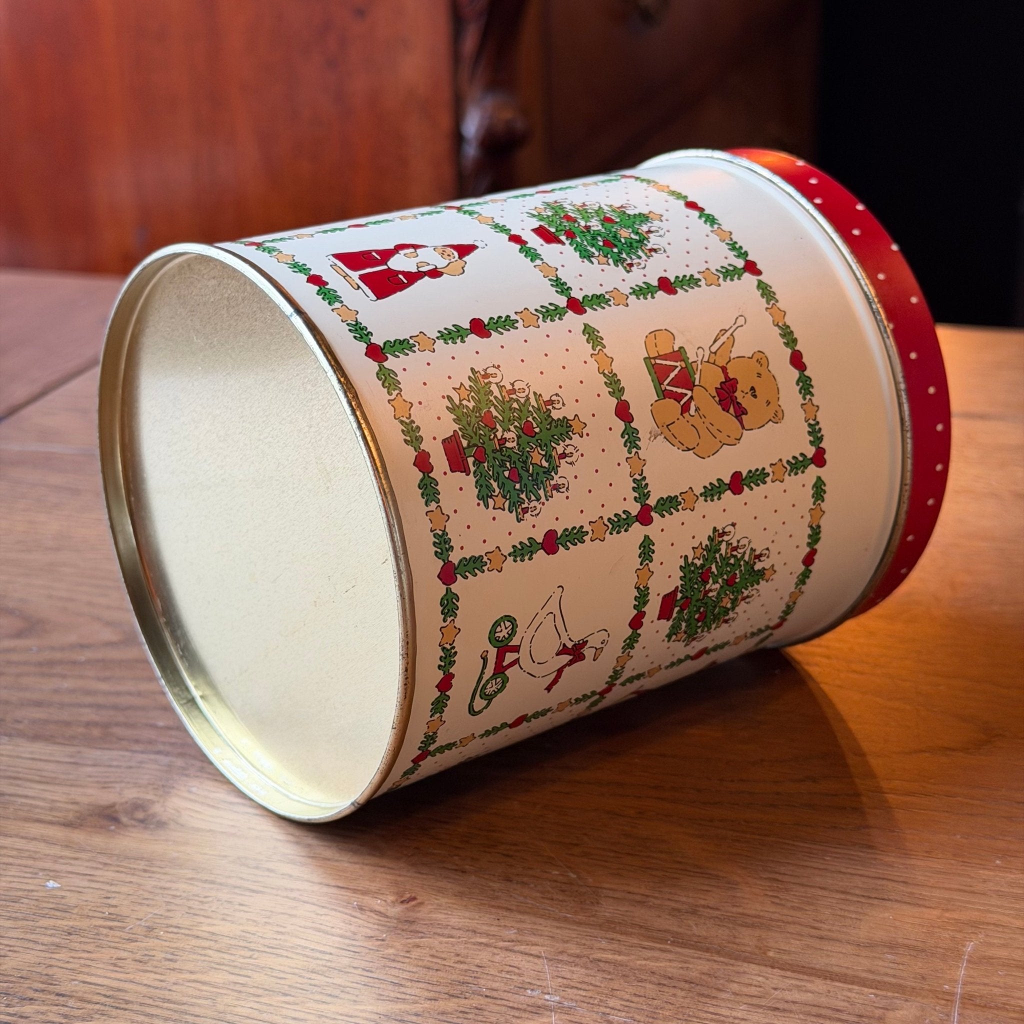 Kerstblik met kerstboom, beer en kerstfiguren - The Collectionist