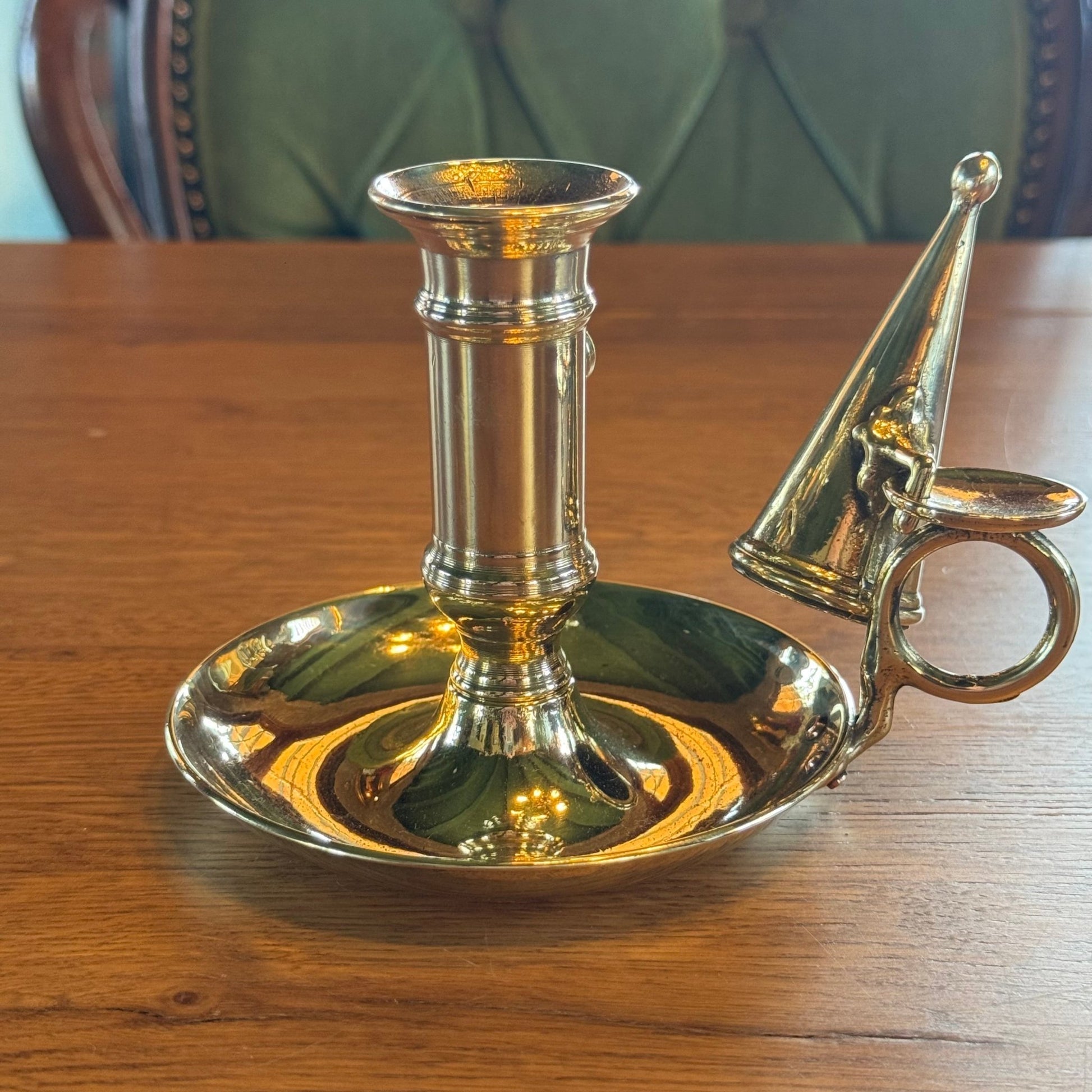 Koperen Kandelaar Met Dover - The Collectionist