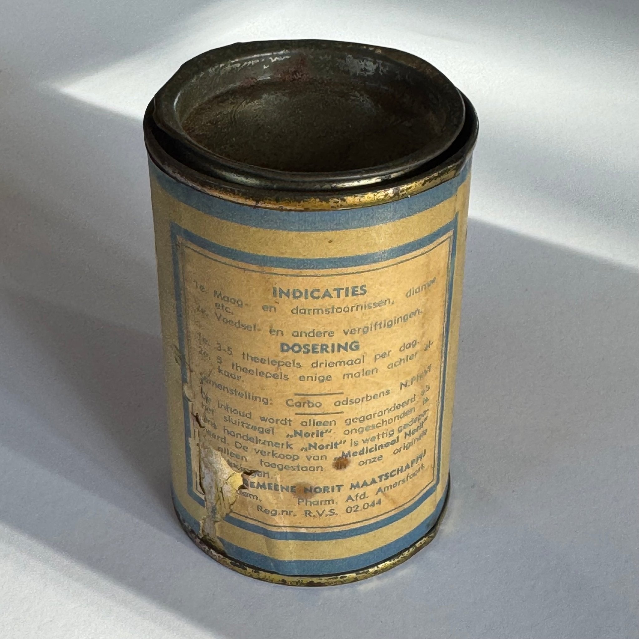Medicinale Norit blik – 50 gram Carbo Adsorbens (ca. 1940s–1950s) - The Collectionist