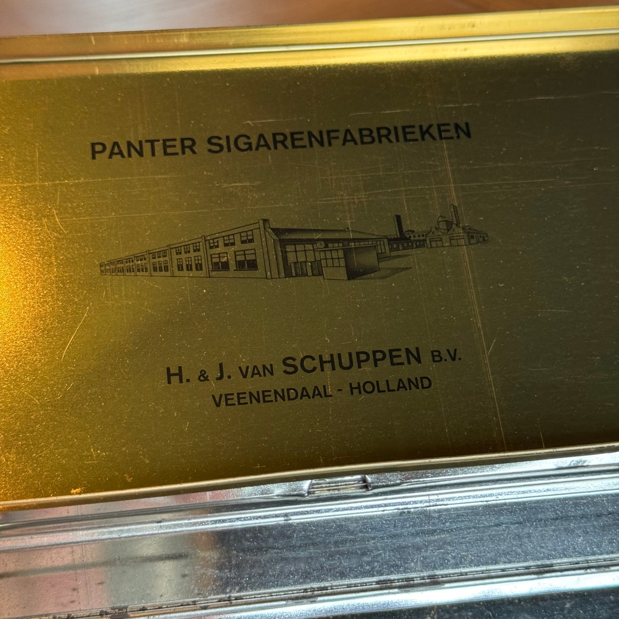 Panter Señoritas Rood sigarenblik – H. & J. van Schuppen B.V. – ca. 1965–1975 - The Collectionist