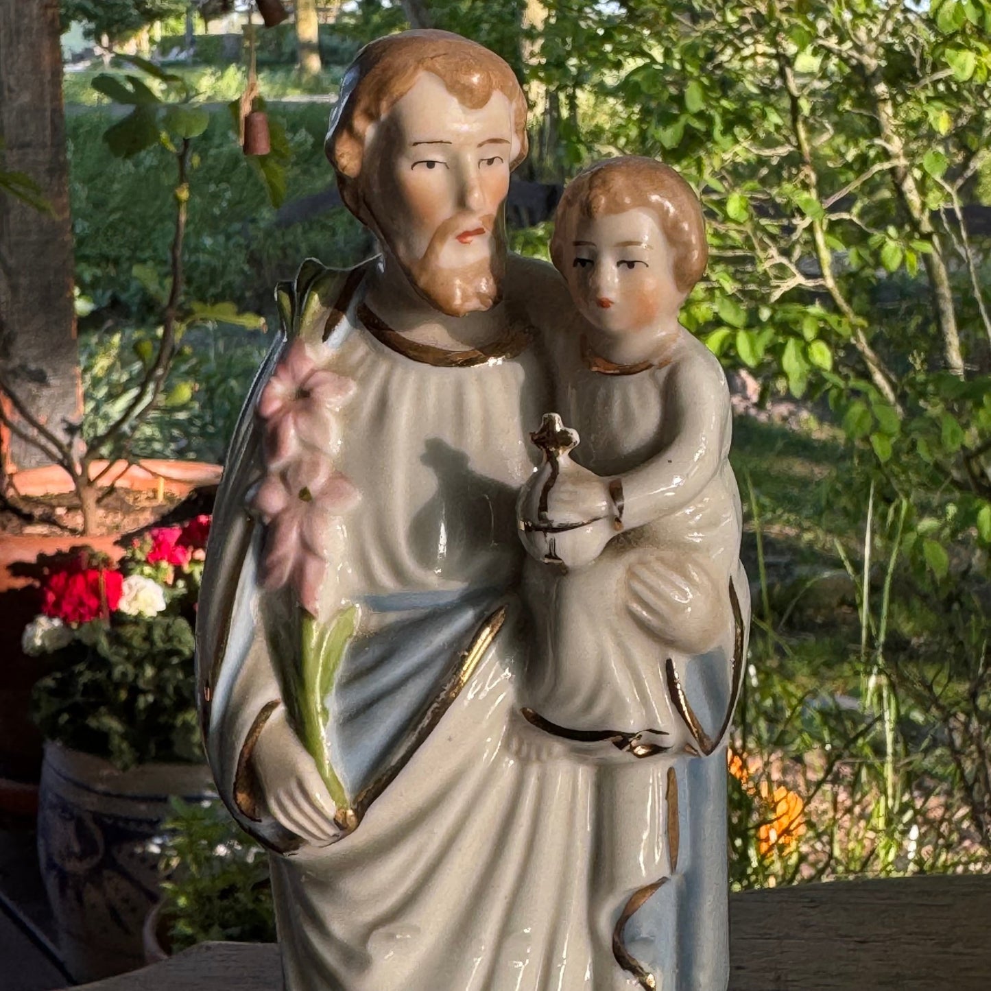 Porseleinen Beeldje van de Heilige Jozef en Kind Jezus - The Collectionist