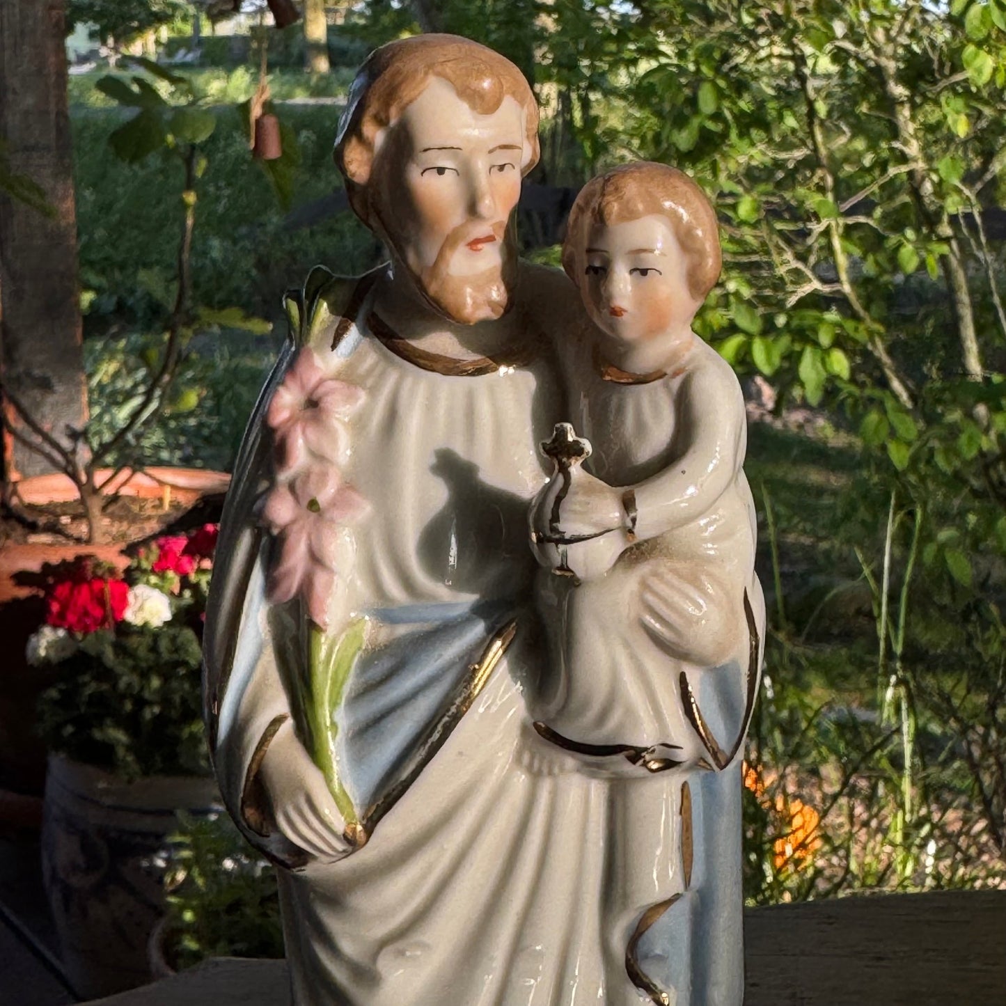 Porseleinen Beeldje van de Heilige Jozef en Kind Jezus - The Collectionist