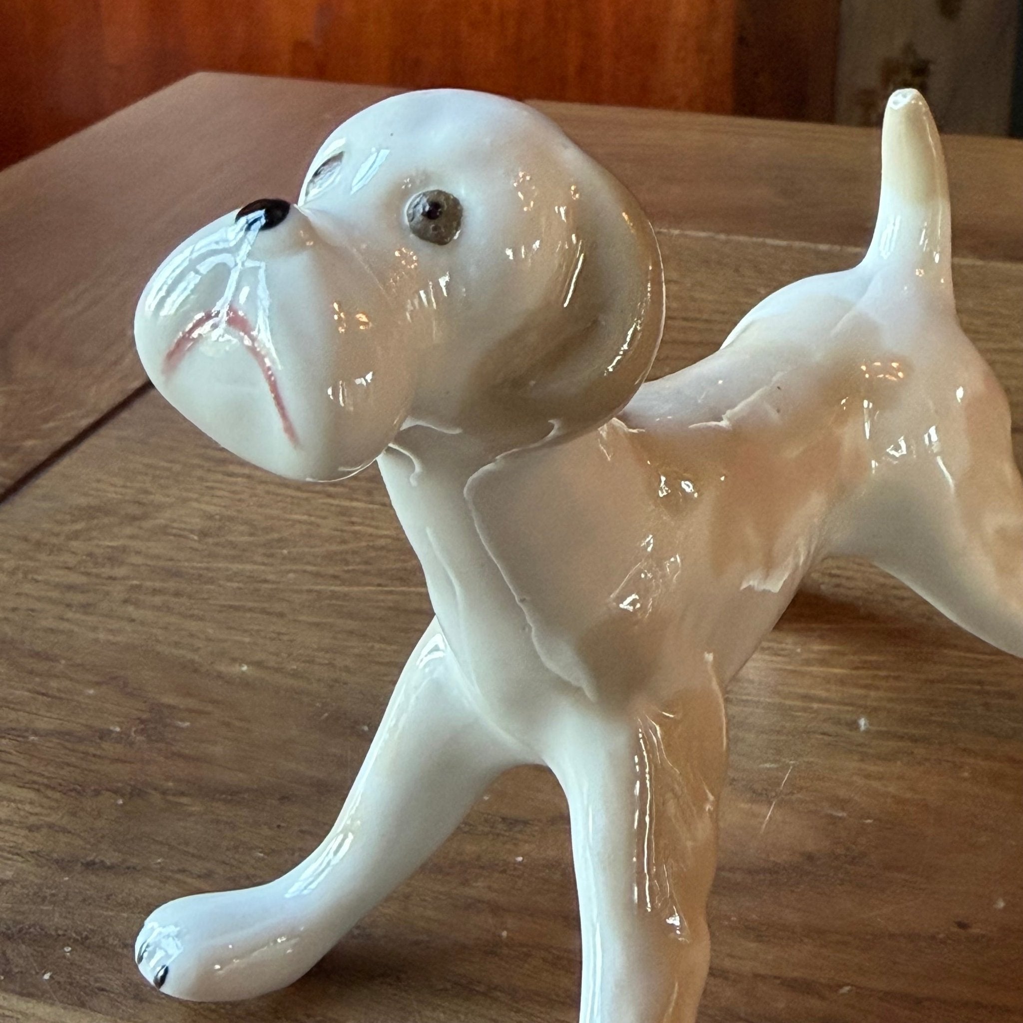 Porseleinen hondje in speelse houding – vintage figurine - The Collectionist