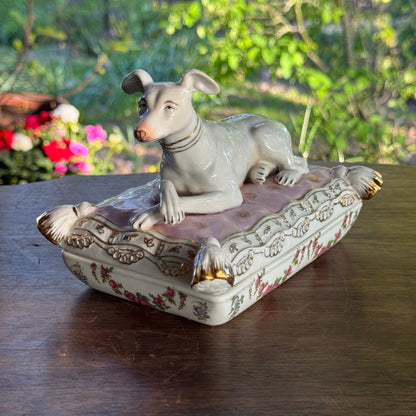 Porseleinen Sierdoos met Windhond op Kussen - The Collectionist