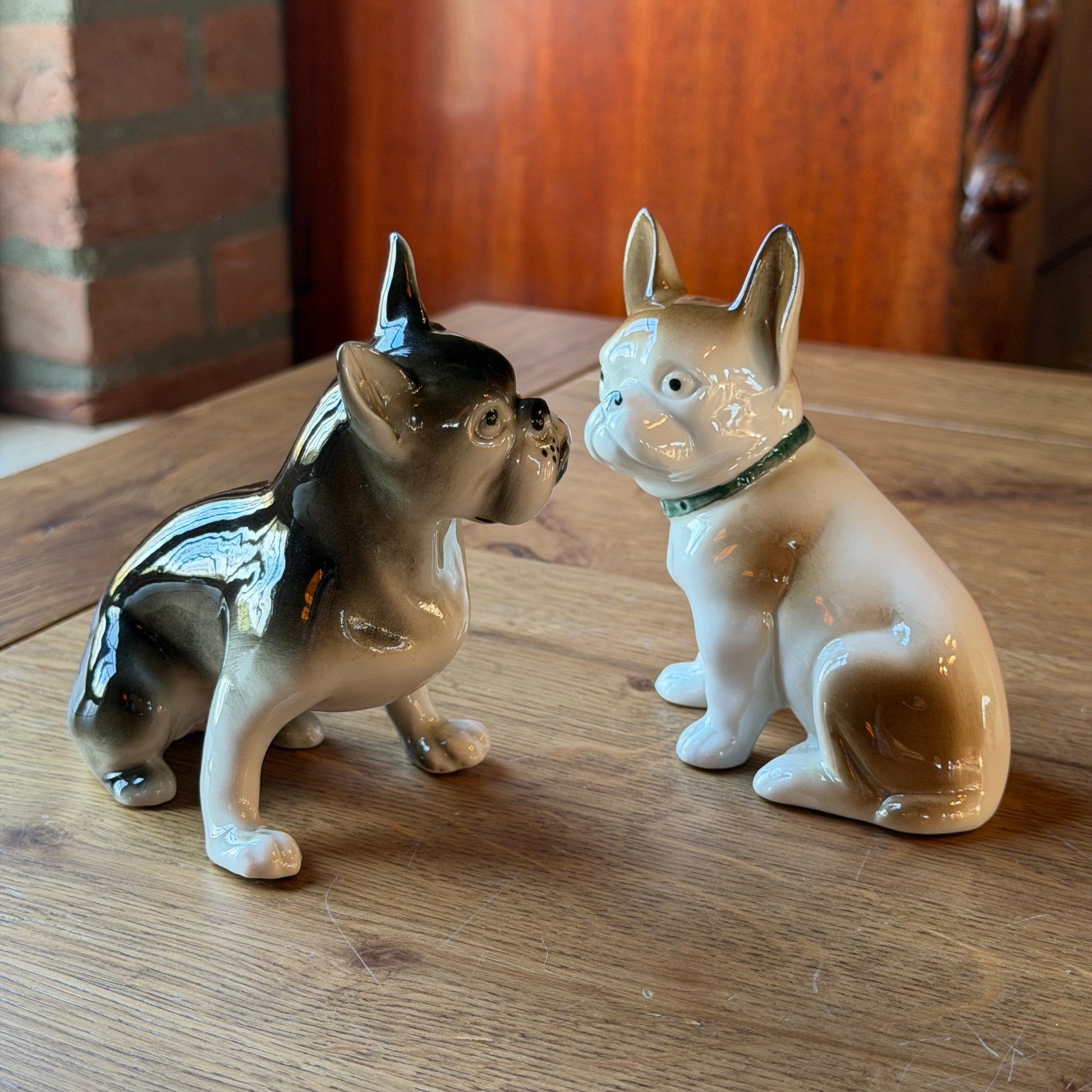 Stel Vintage Porseleinen King Charles Spaniels – Klassieke Staffordshire Stijl – Handbeschilderd - The Collectionist