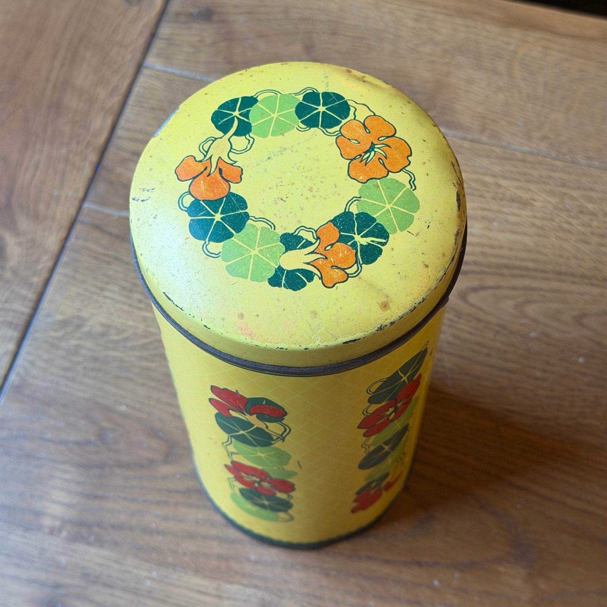 Verkade voorraadblik met bloemenpatroon – geel met groene en rode accenten - The Collectionist