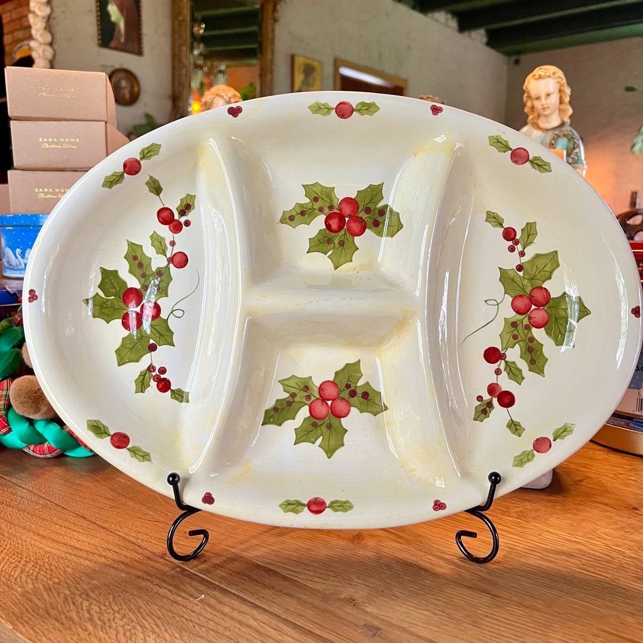 Vintage aardewerken kerst serveerschaal met vakverdeling – Siakis Dolomite - The Collectionist