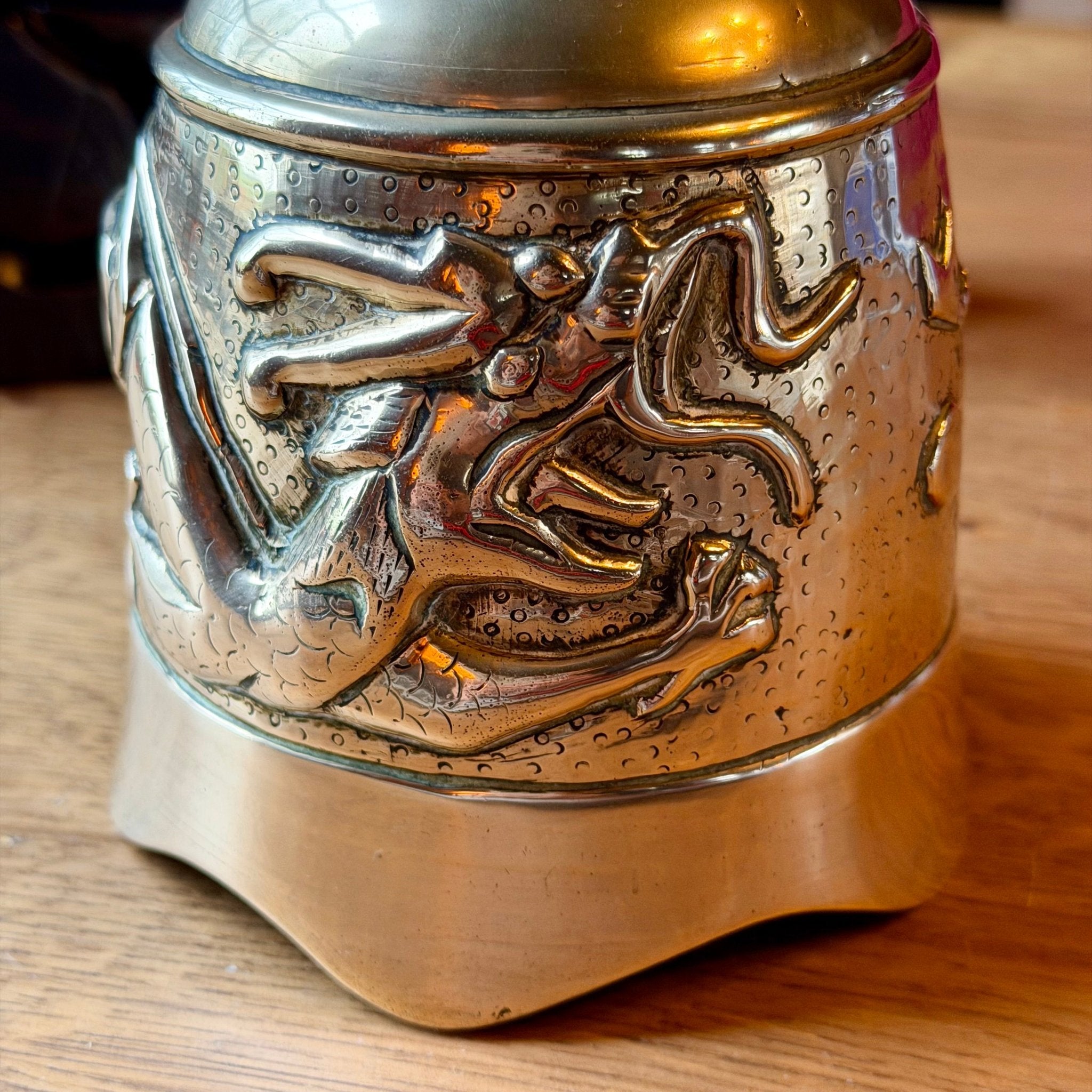 Vintage Balinese Tempelbel met Naga Draak in Ebbenhouten Standaard – 38 cm - The Collectionist