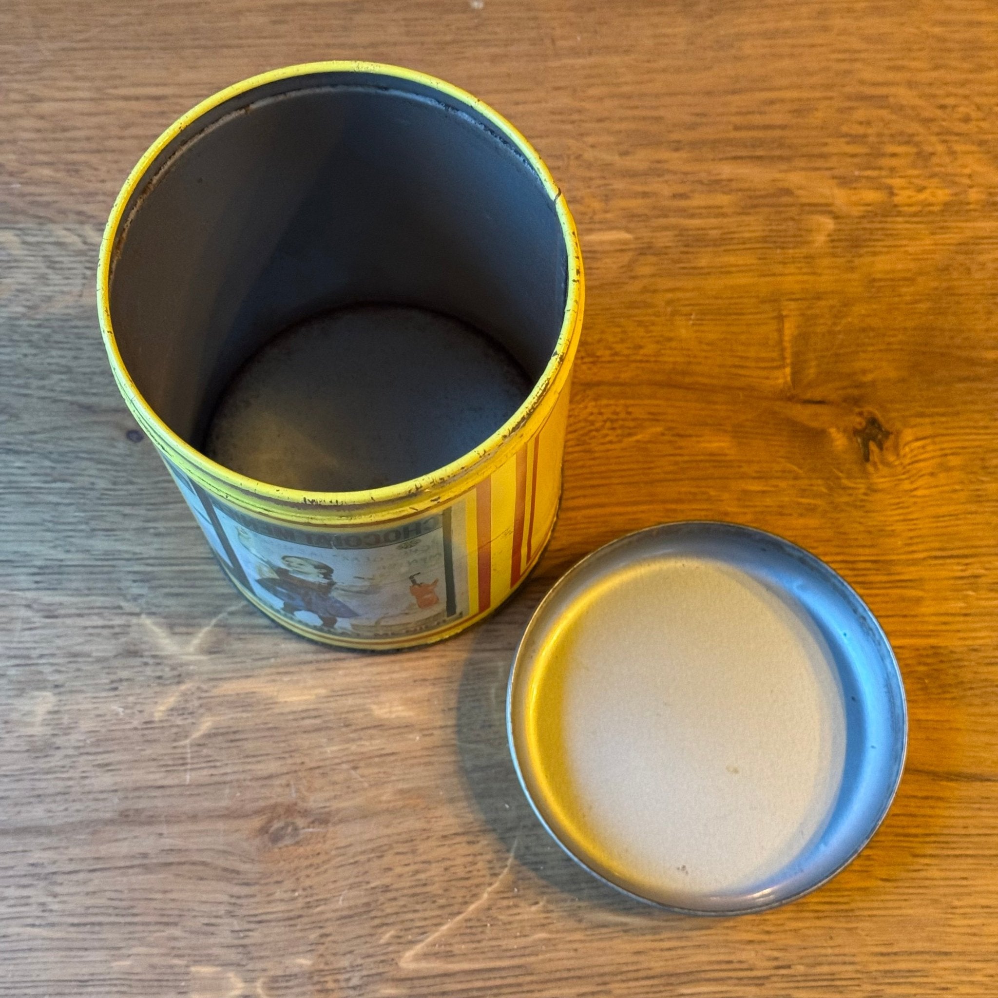 Vintage Blik Chocolat Menier - Geel - Firmin Bouisset Meisje - The Collectionist