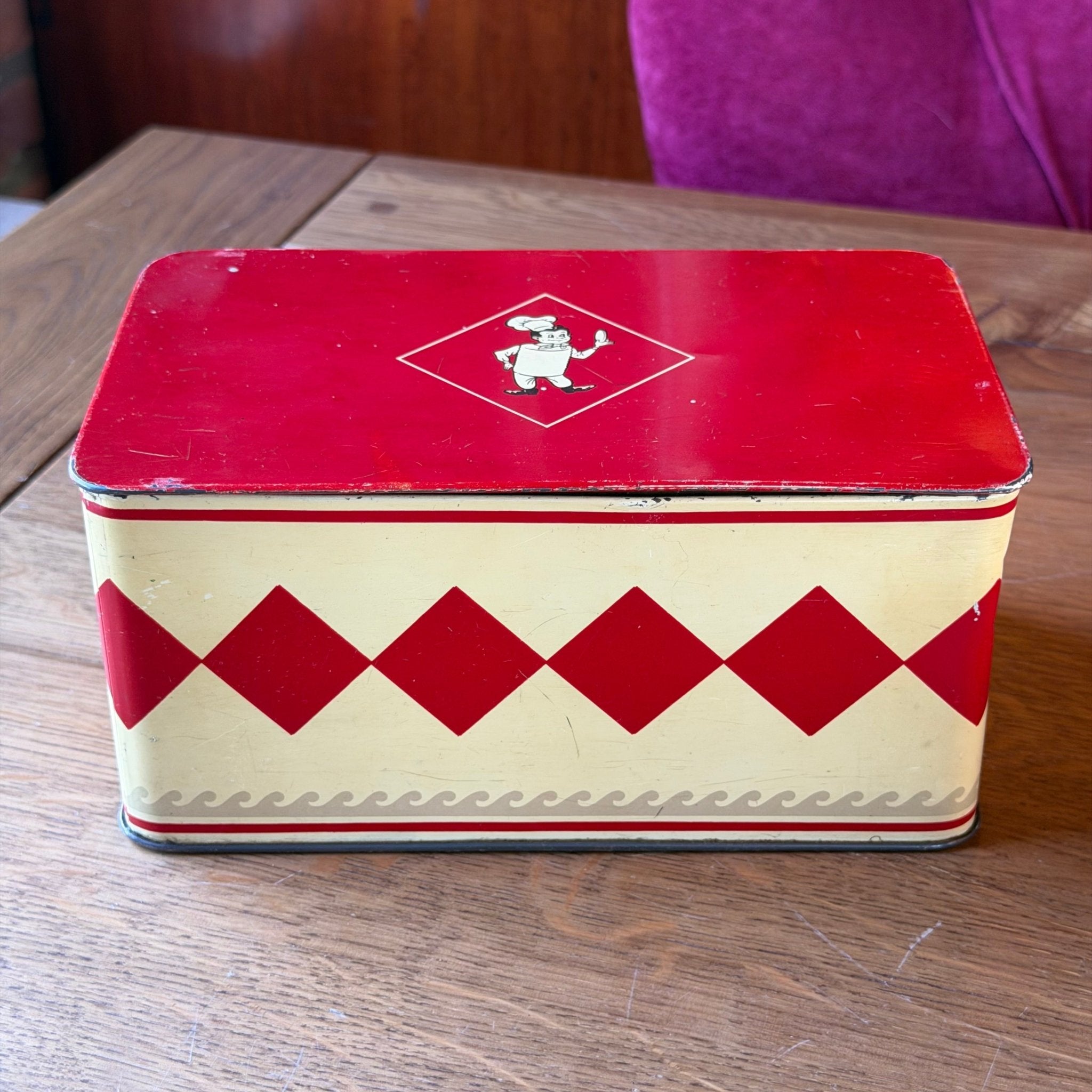 Vintage Bolletje Beschuitblik met Bakkertje – Rood Crème Retro Koekblik Jaren 60