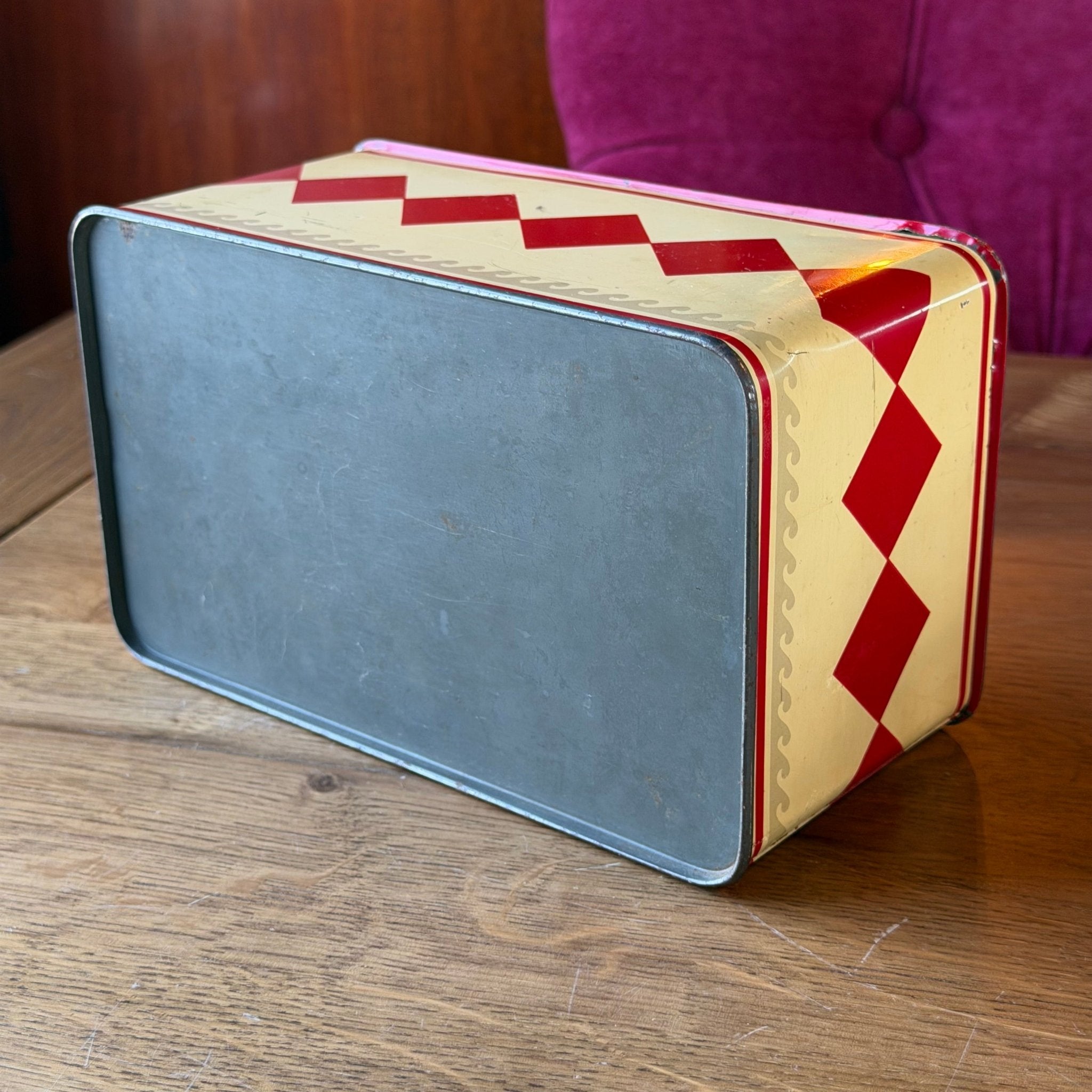 Vintage Bolletje Beschuitblik met Bakkertje – Rood Crème Retro Koekblik Jaren 60