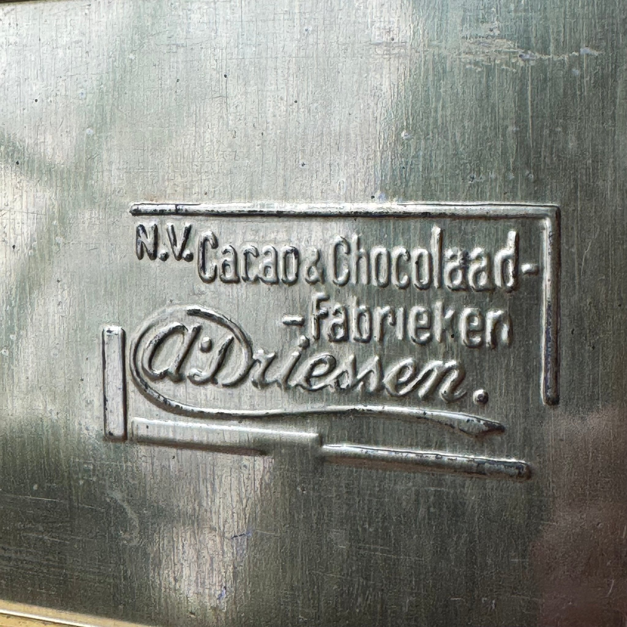 Vintage Chocoladeblik Carro – A. Driessen Rotterdam – Half Kilo – ca. Jaren 1930–1950 - The Collectionist