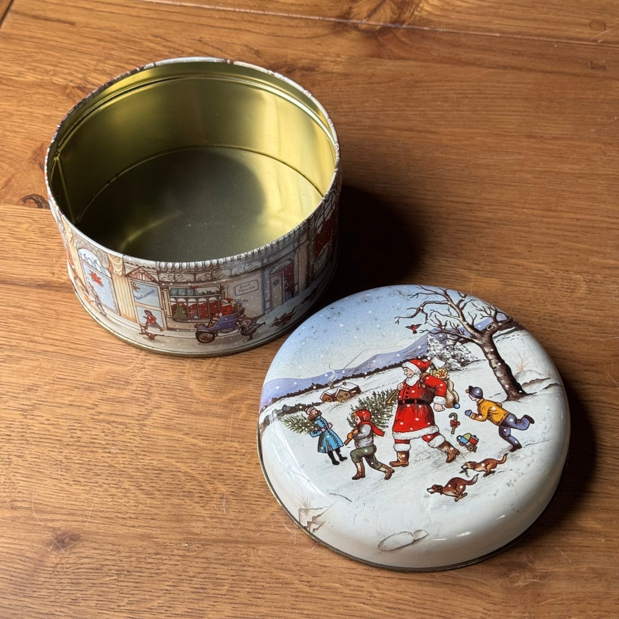 Vintage Kerstblik – Grote Ronde Koektrommel met Dickens - stijl Illustraties - The Collectionist