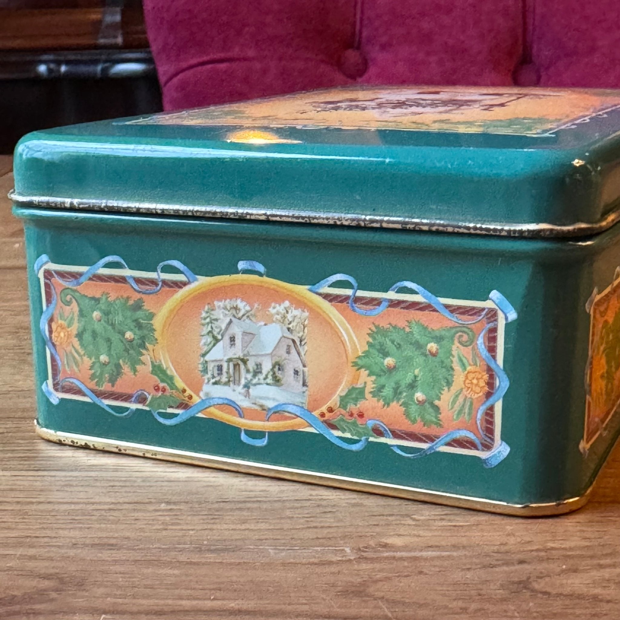 Vintage kerstblik met Sint Nicolaas illustratie – groen met goudkleurig interieur - The Collectionist