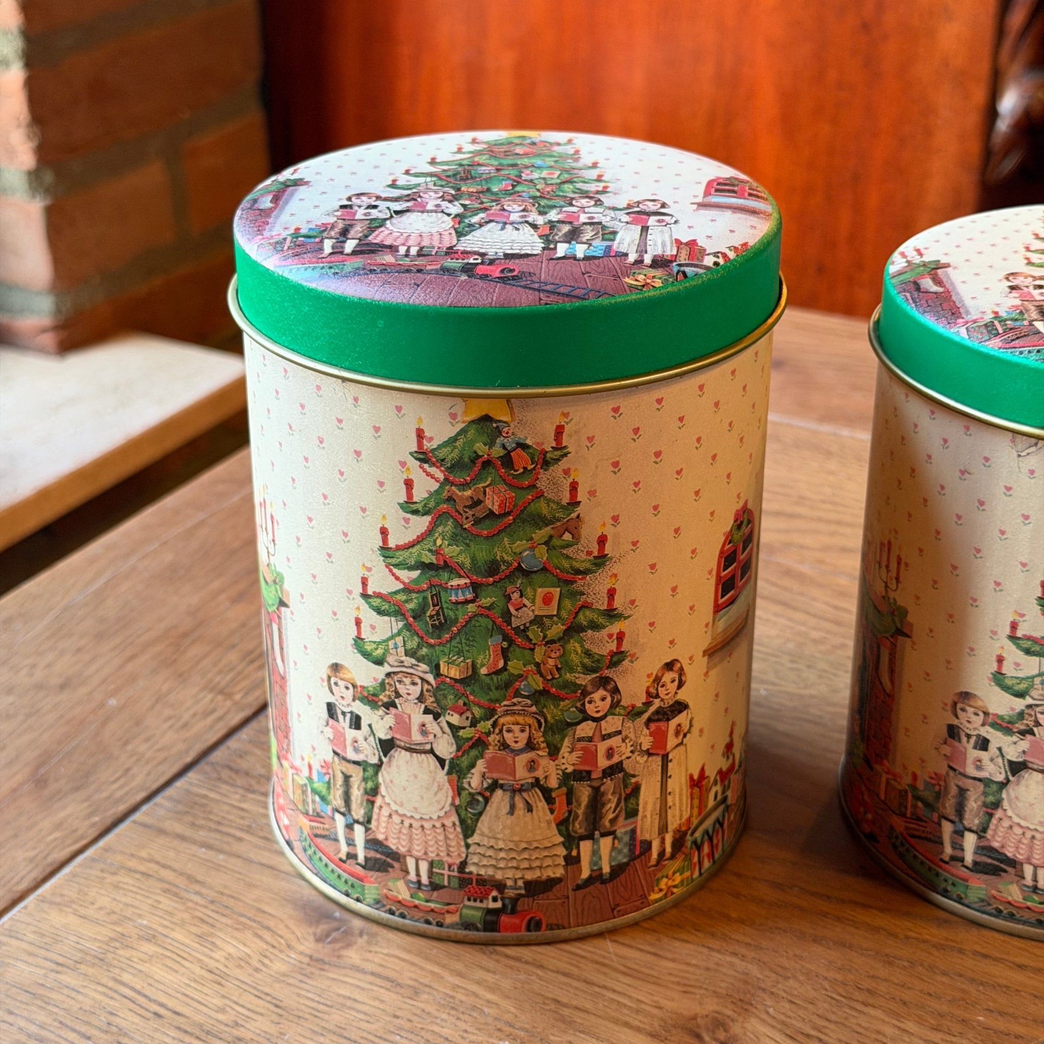 Vintage Kerstblikken Set van 3 – Kinderen bij de Kerstboom – Jaren 80/90 - The Collectionist