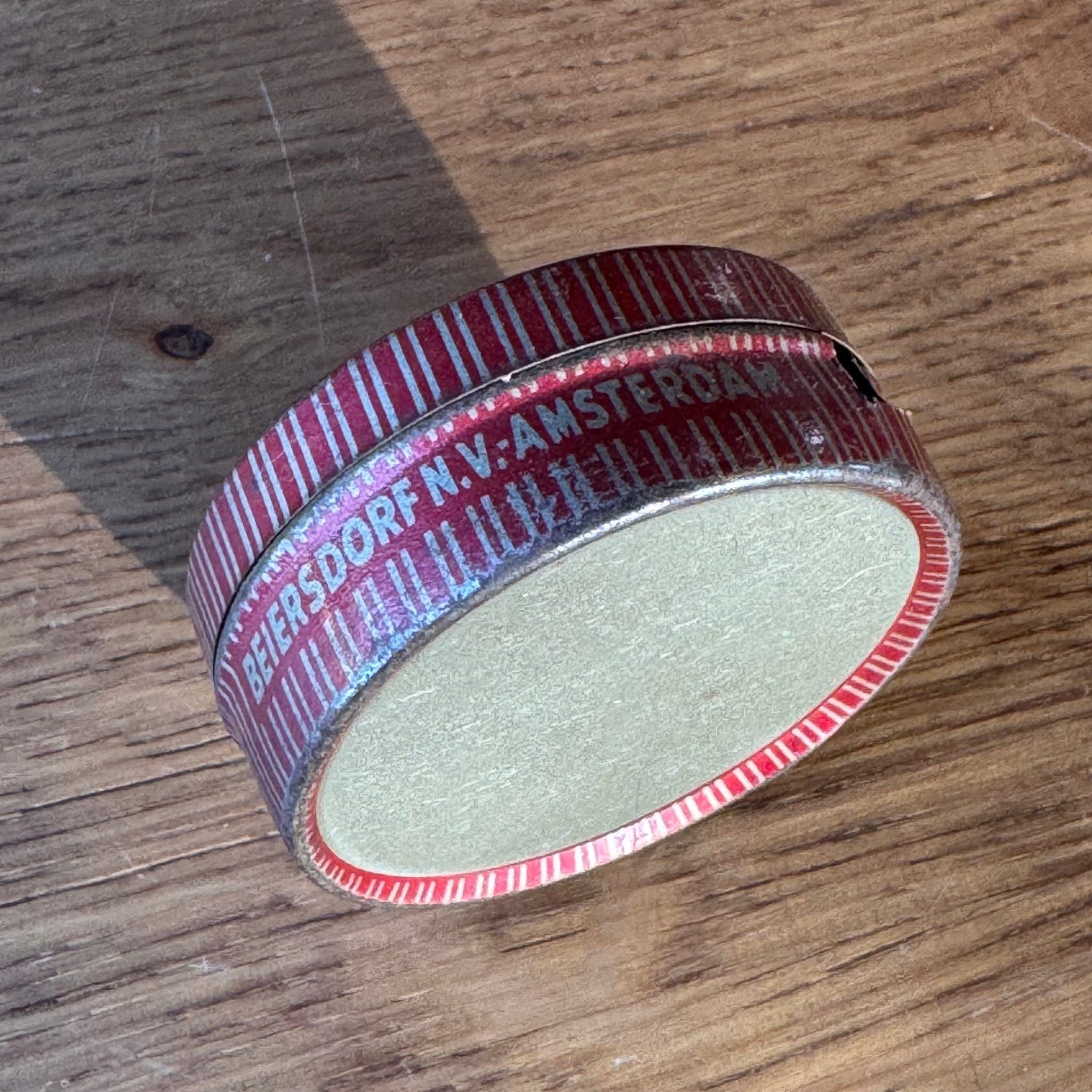 Vintage Leukoplast 911 blikje – Beiersdorf N.V. Amsterdam (ca. jaren 40–50) - The Collectionist