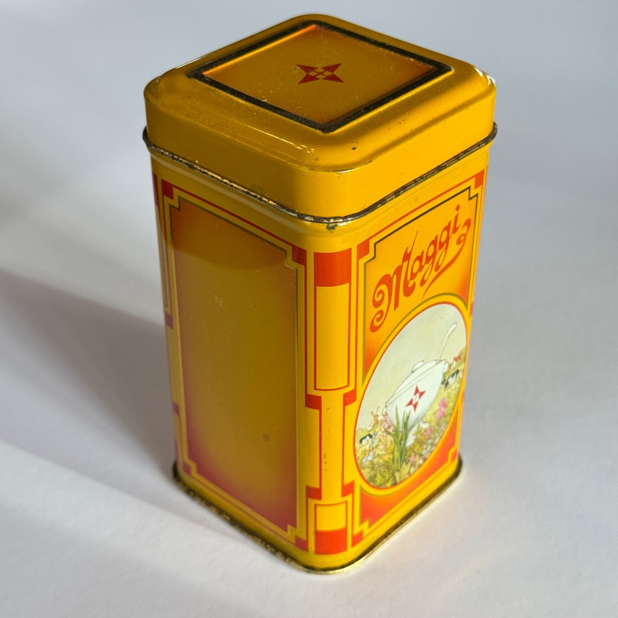 Vintage Maggi blik – geel met Art Deco ontwerp - The Collectionist