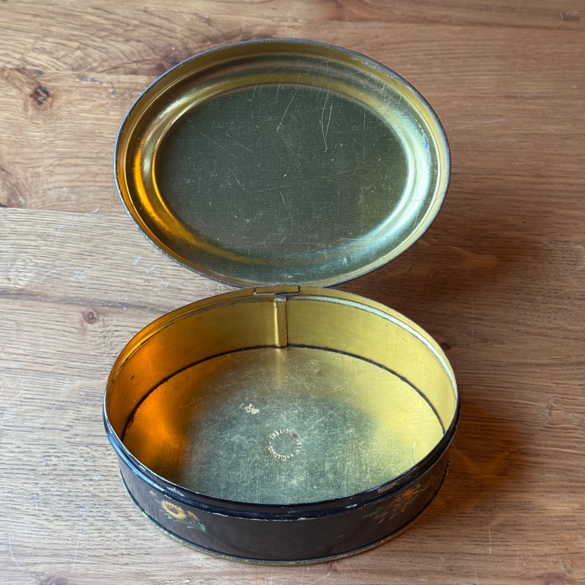 Vintage Zwart Brocante Blik met Presenteerschaal - Bloemenmotief & Goud (Jaren '50/'60) - The Collectionist