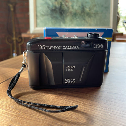 135 Fashion Camera FM - Bamestra Curiosa