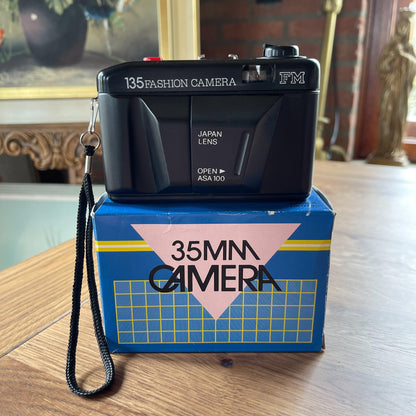 135 Fashion Camera FM - Bamestra Curiosa